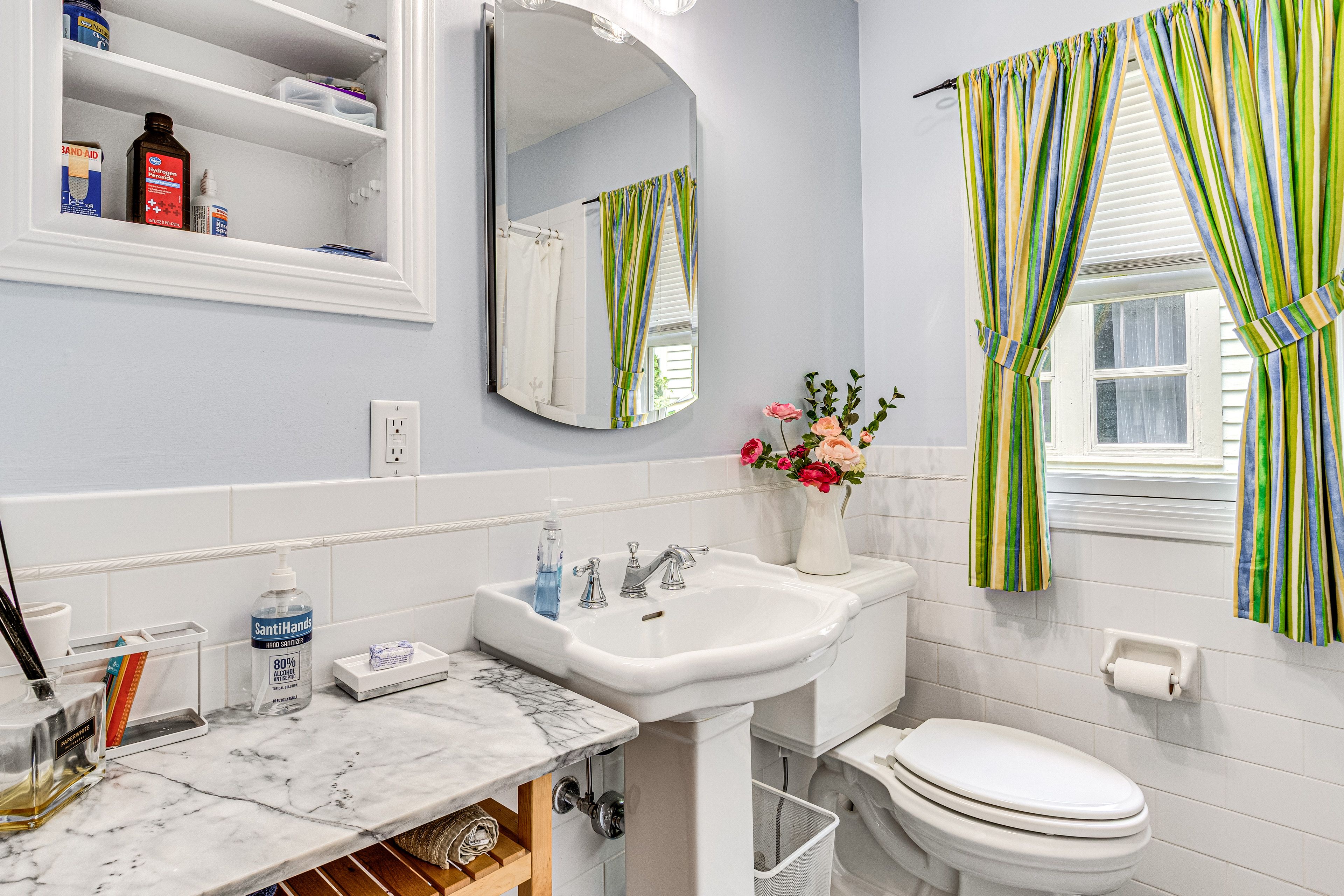 Full Bathroom | Towels & Linens Provided