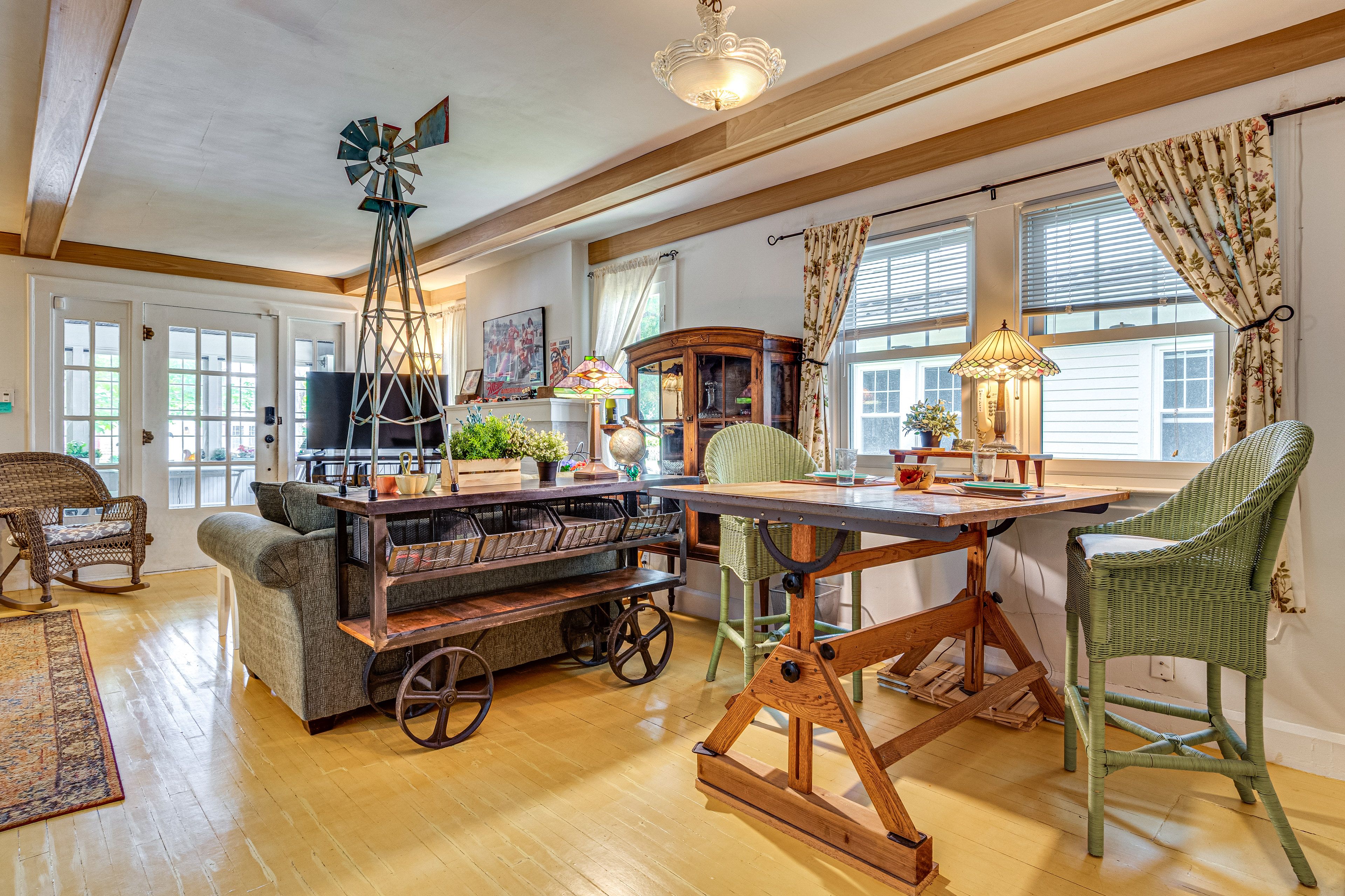 Dining Area | Dishware & Flatware Provided