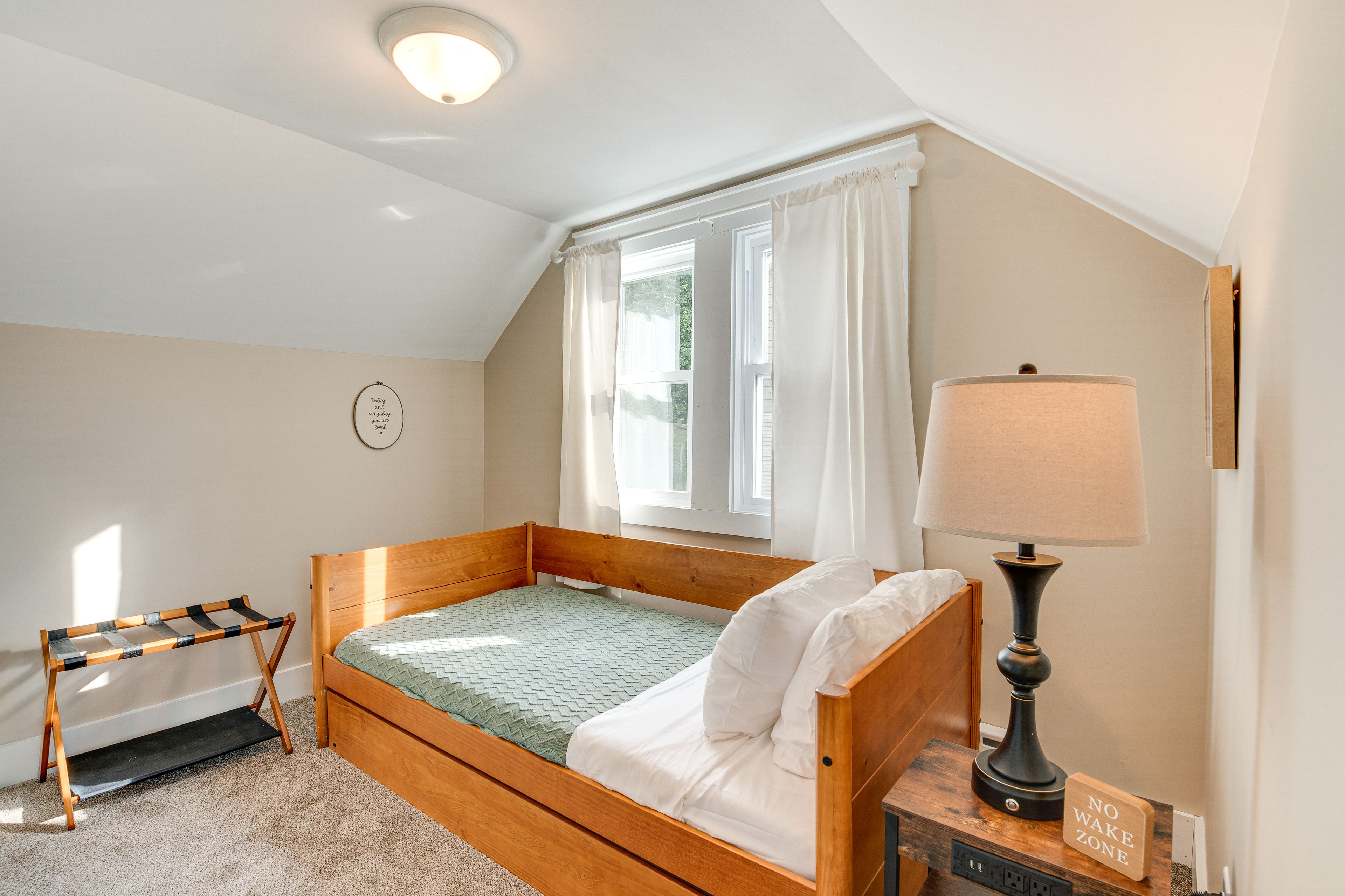 Bedroom 2 | Twin Bed | 2nd Floor