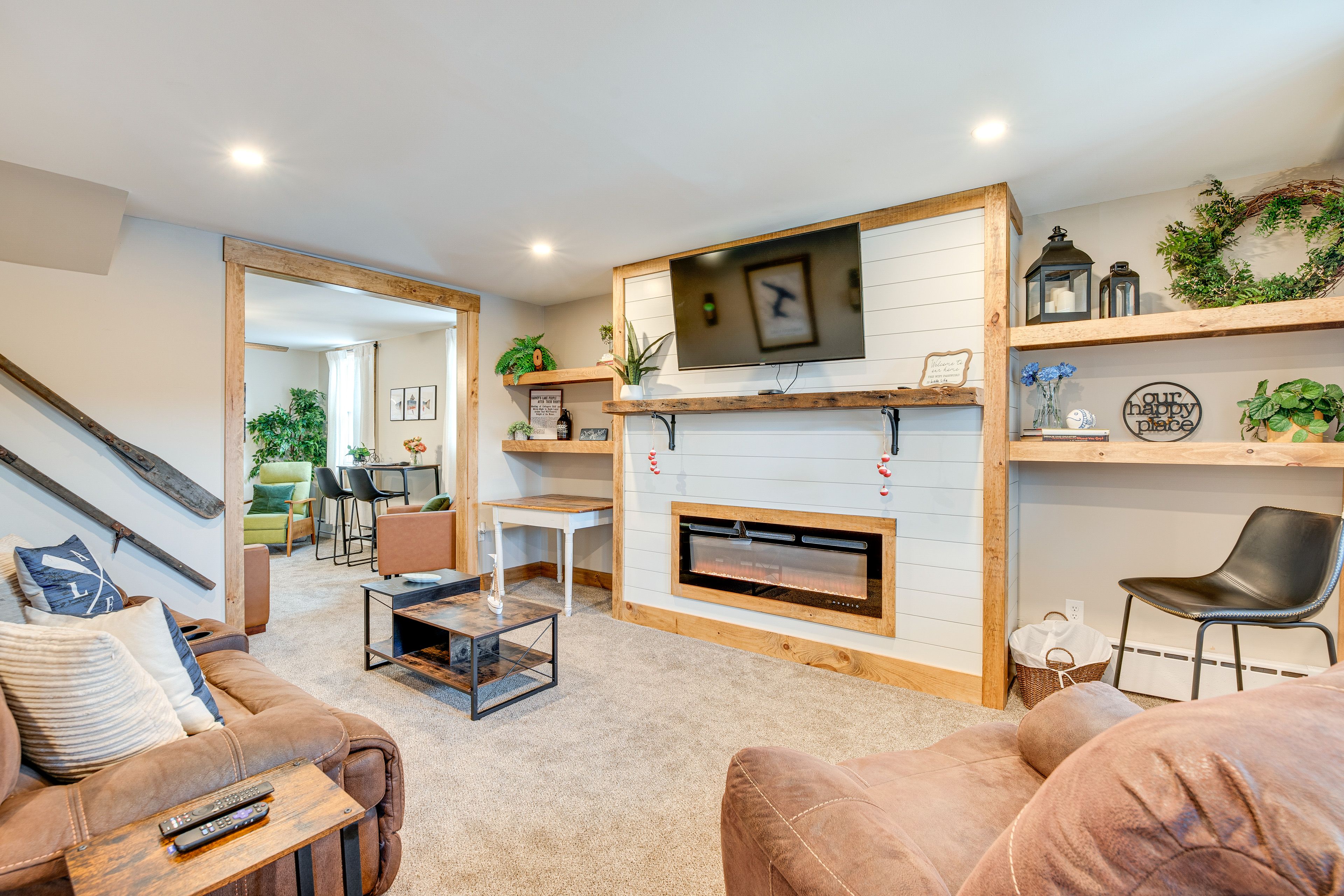 Living Room | Free WiFi | Smart TV | 1st Floor