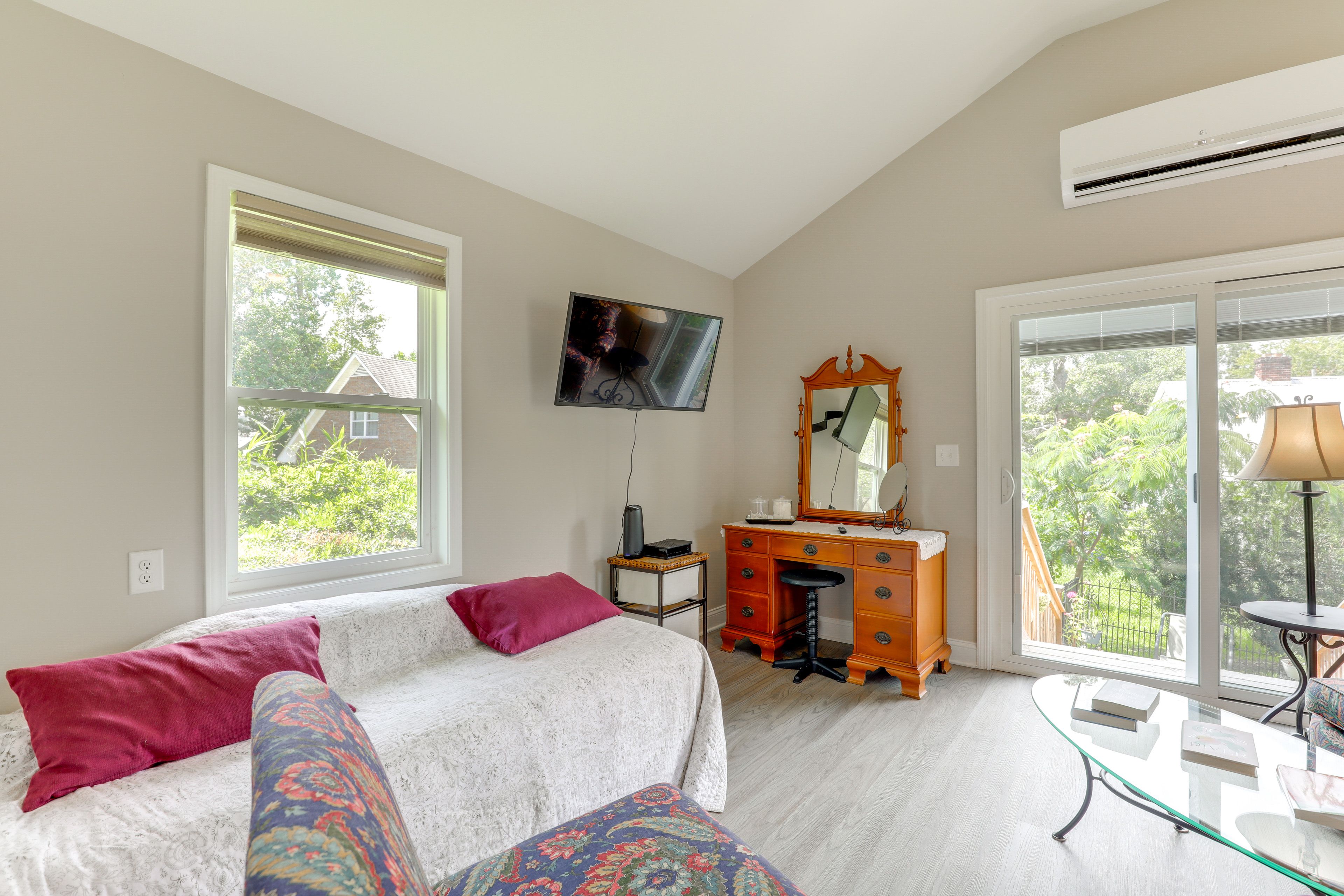 Studio | Full Bed | Twin Bed