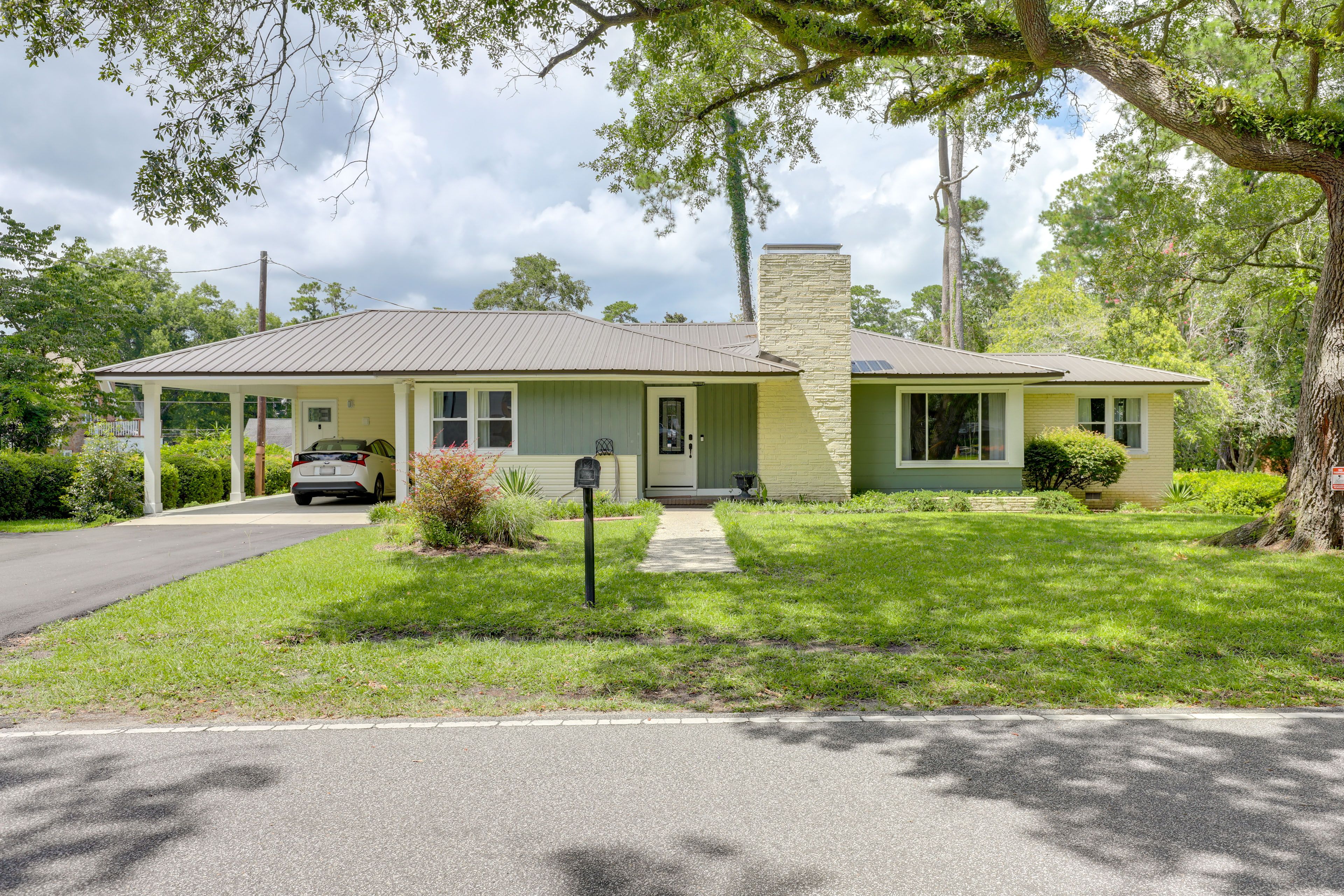 Conway Vacation Rental | Studio | 1BA | 2 Steps Required | 520 Sq Ft