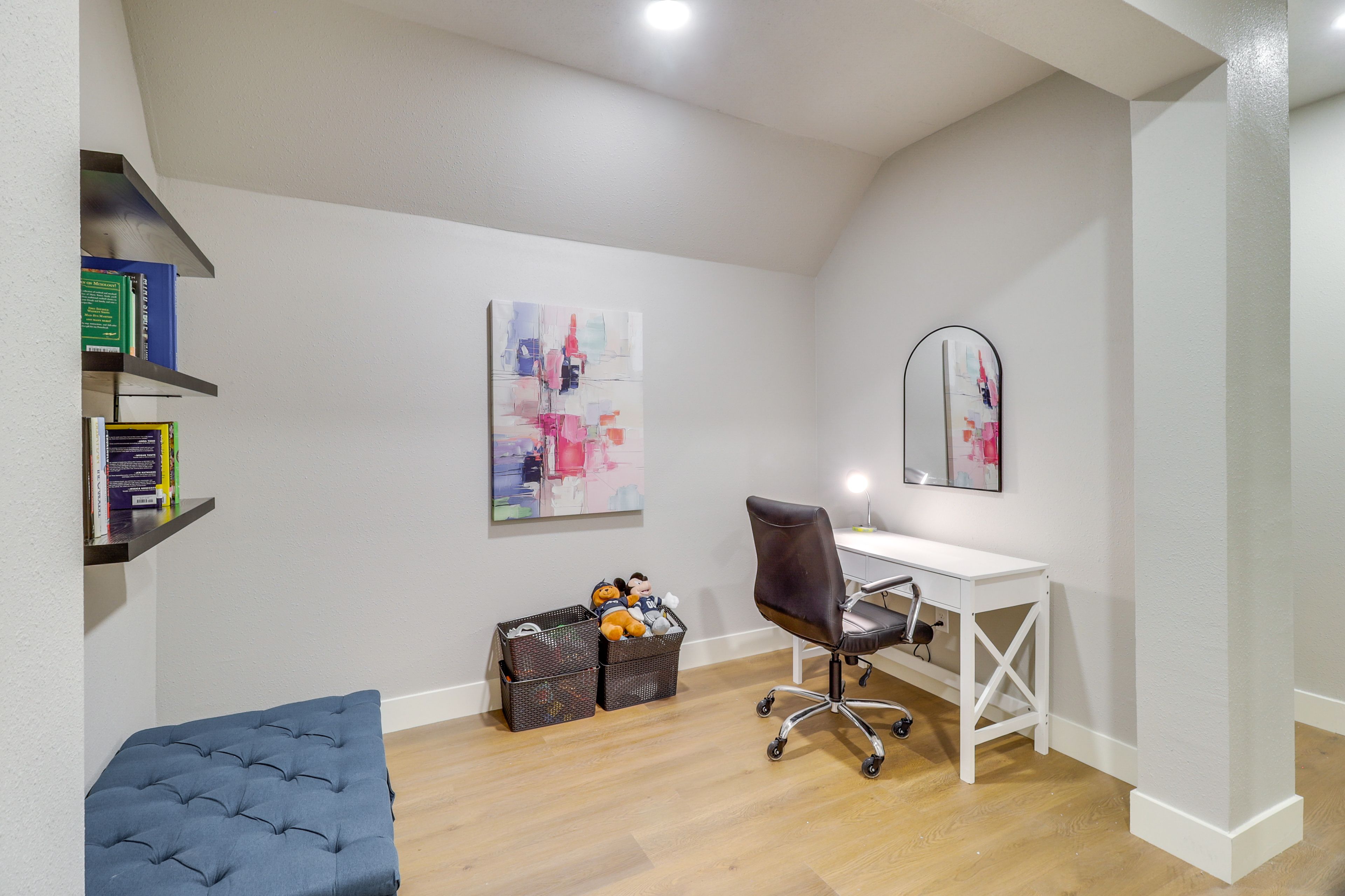 Office | Twin Murphy Bed | Free WiFi | 2nd Floor
