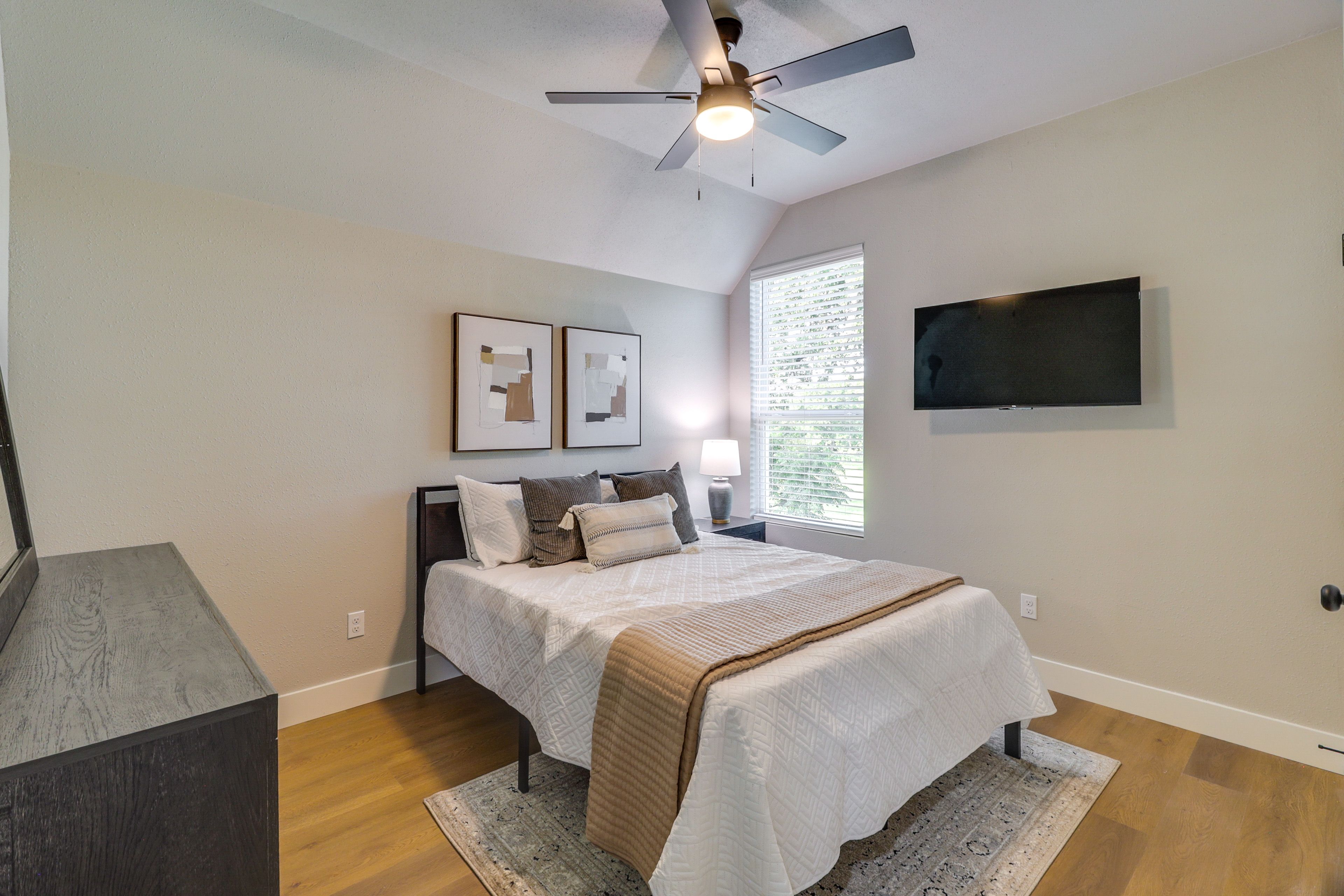 Bedroom 4 | Queen Bed | 2nd Floor