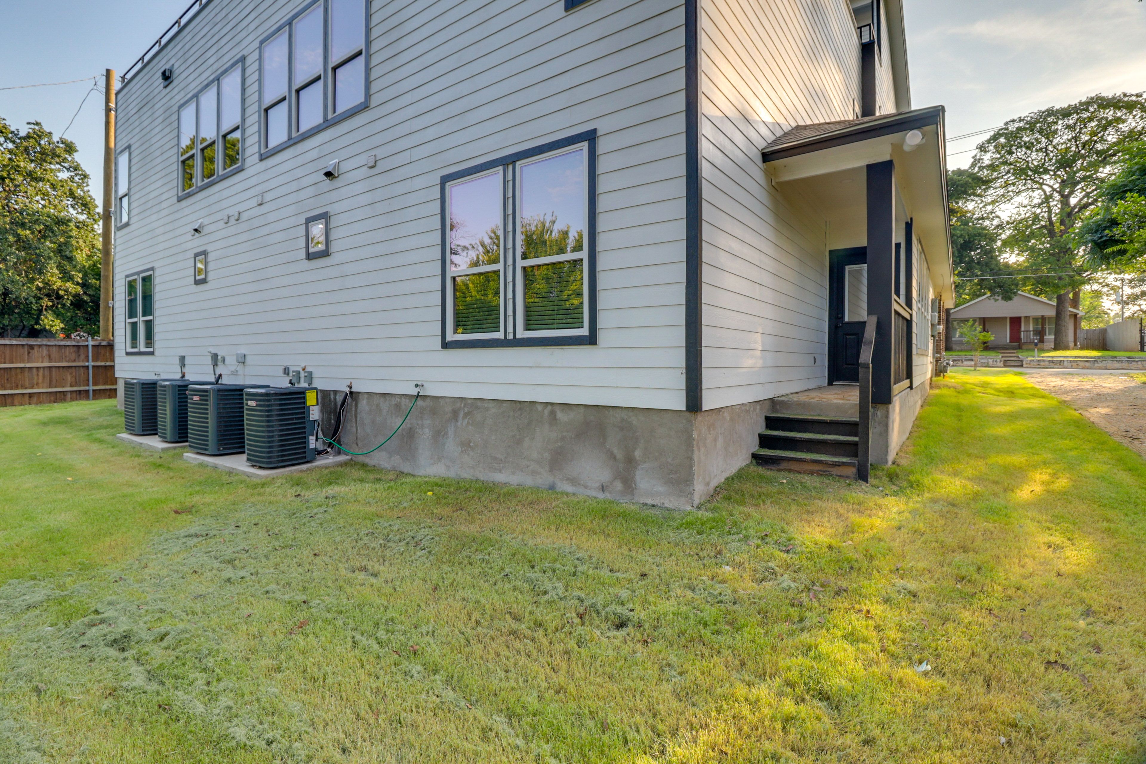 Exterior | Shared Backyard