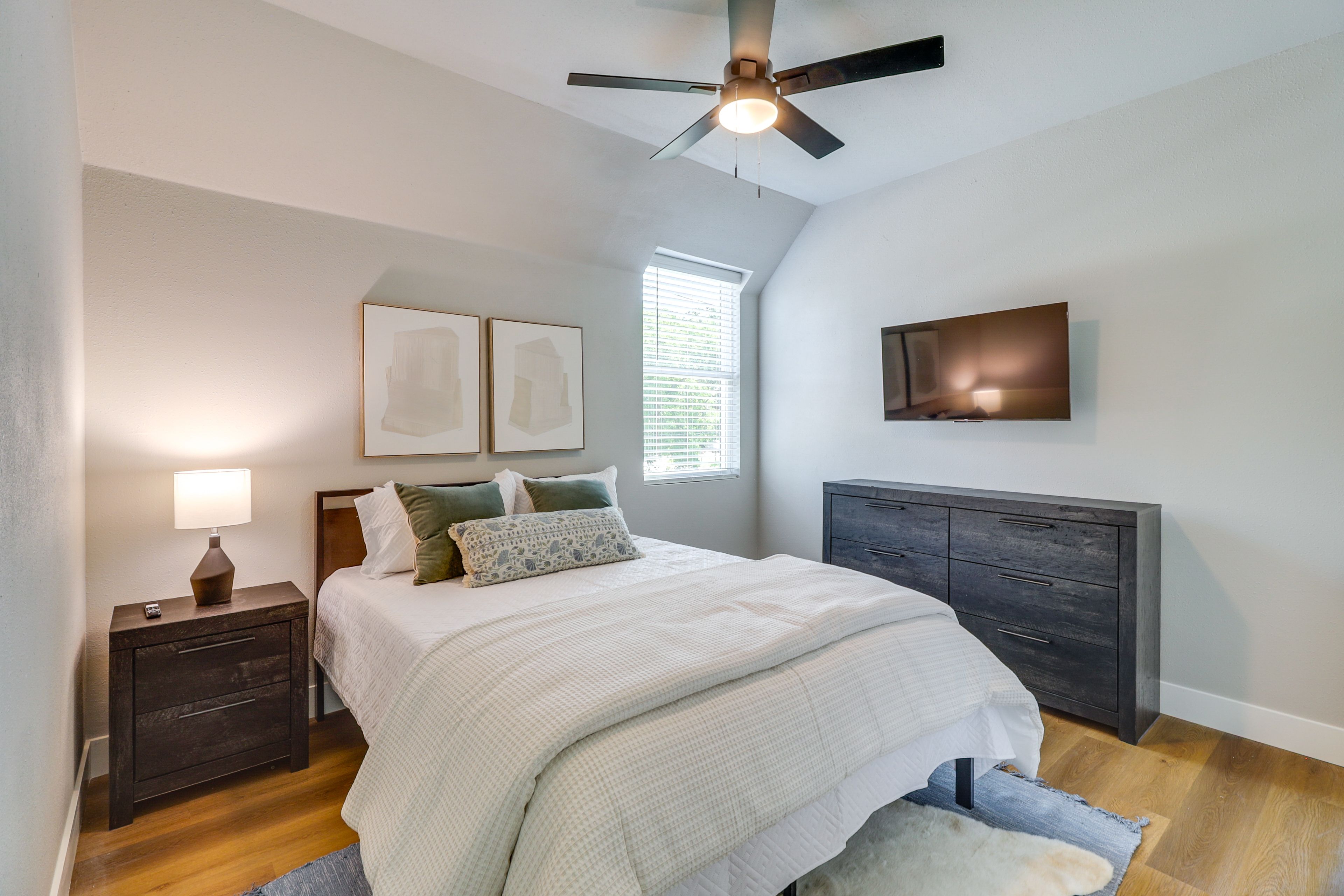 Bedroom 2 | Queen Bed | 2nd Floor