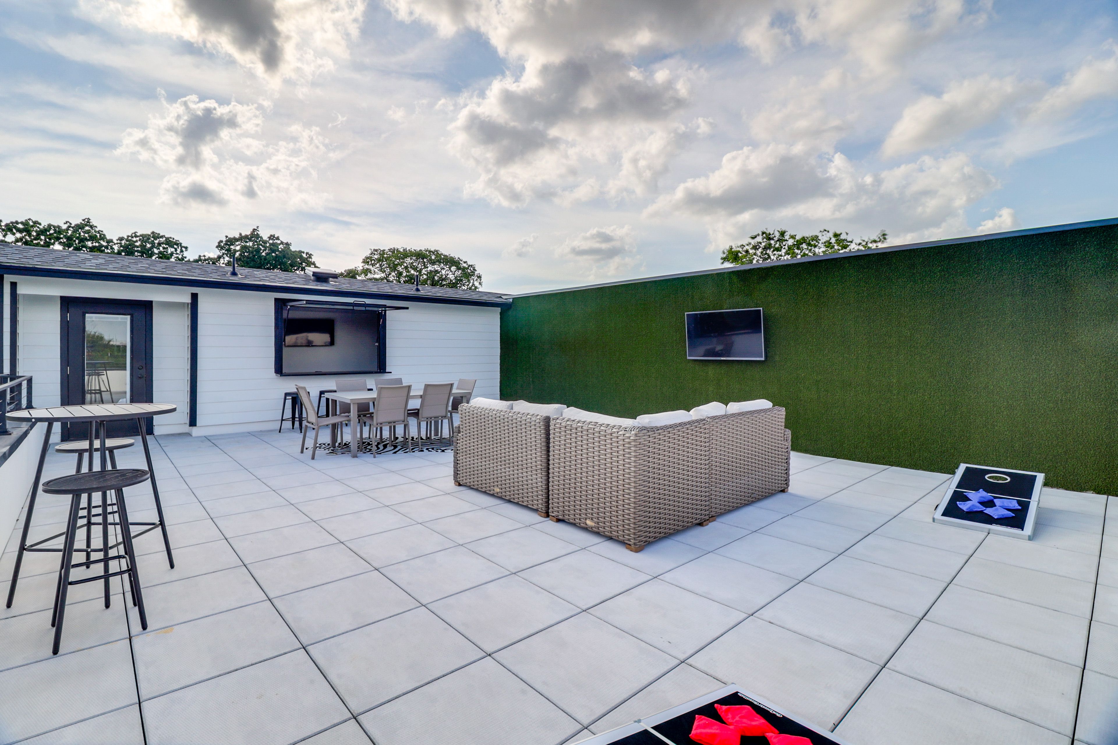 Arlington Vacation Rental | 5BR | 3.5BA | 1 Step Required | 2,932 Sq Ft