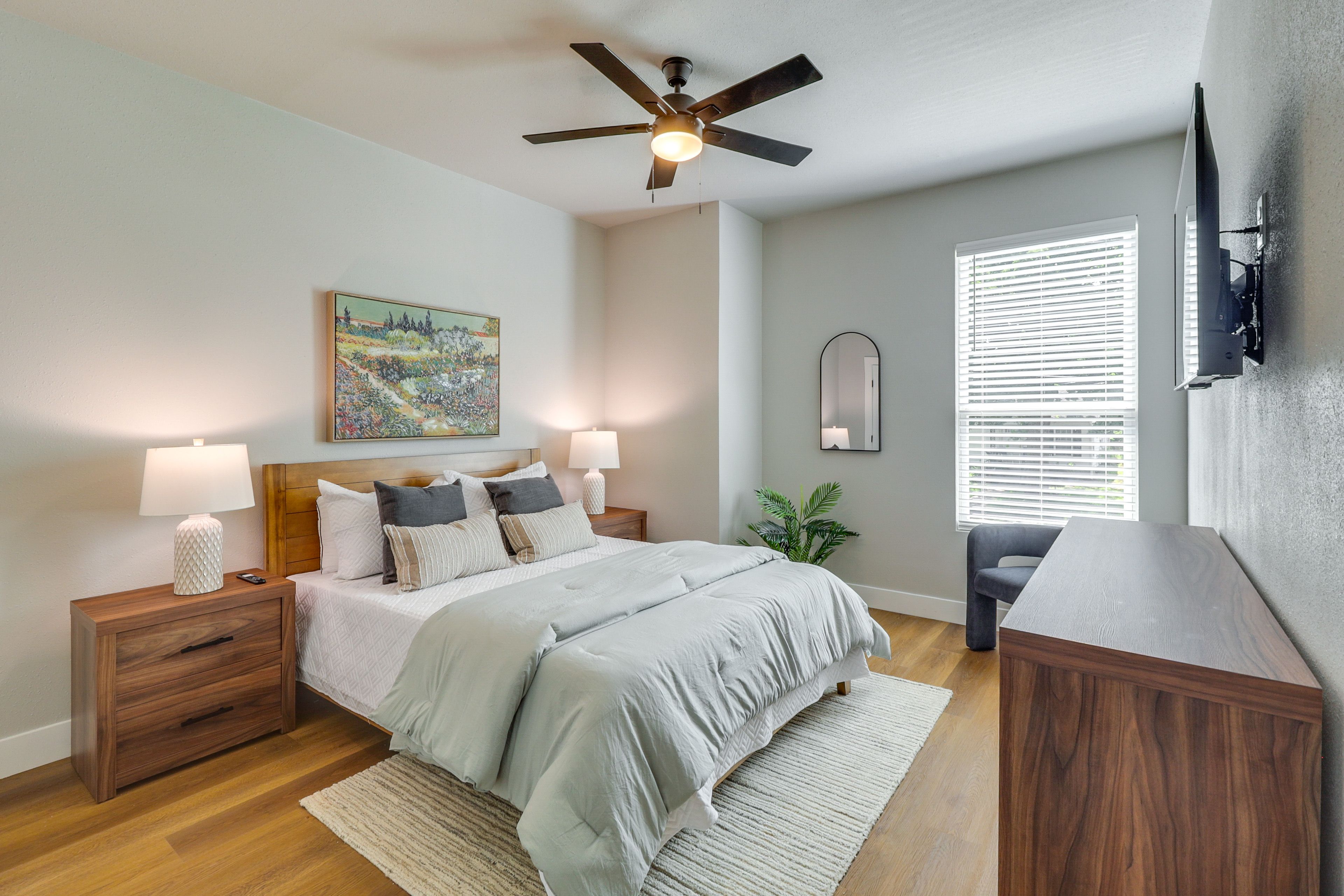 Bedroom 5 | Queen Bed | 2nd Floor