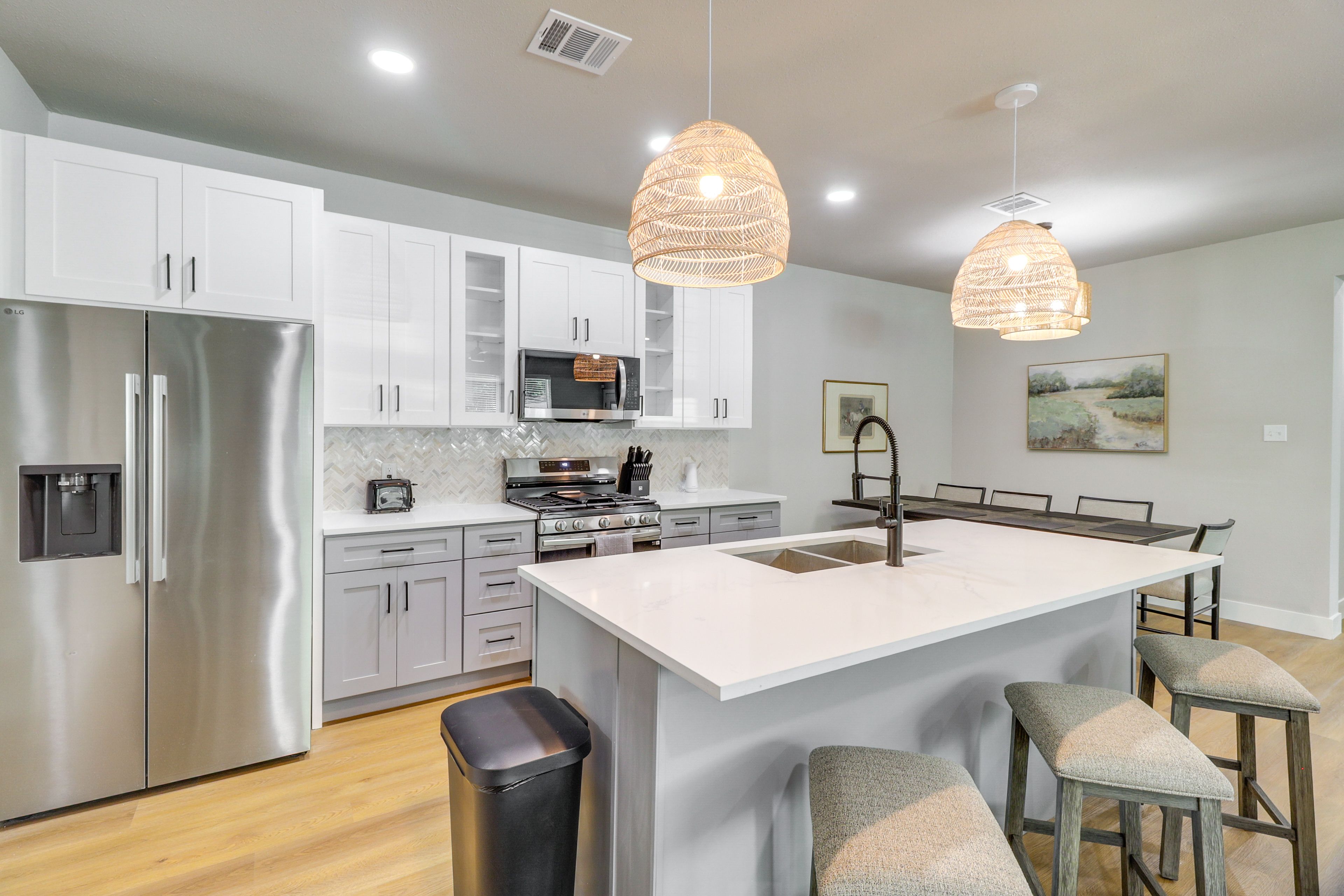 Kitchen | Drip/Single-Serve Pod Coffee Maker | 1st Floor