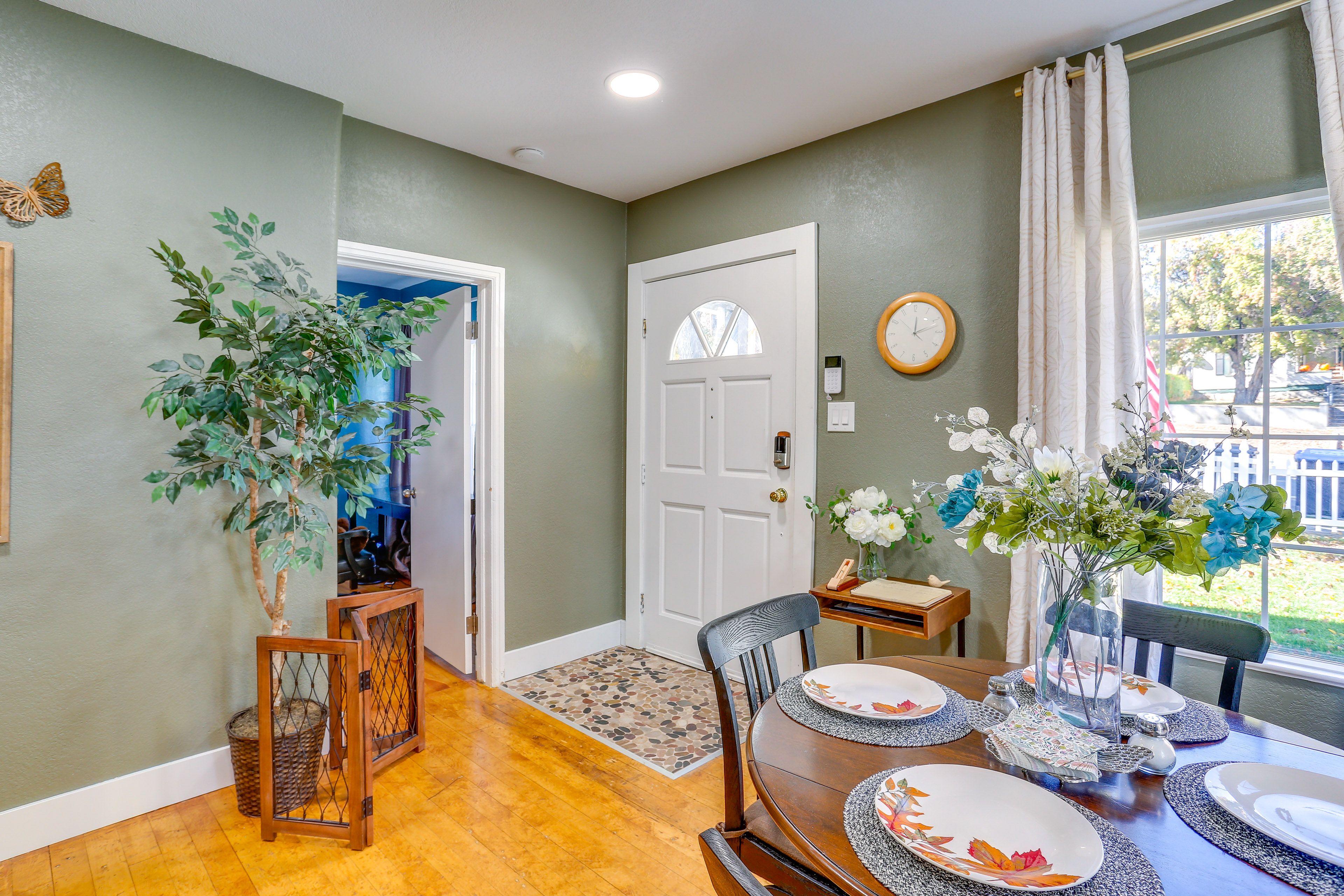 Dining Area | Dishware & Flatware
