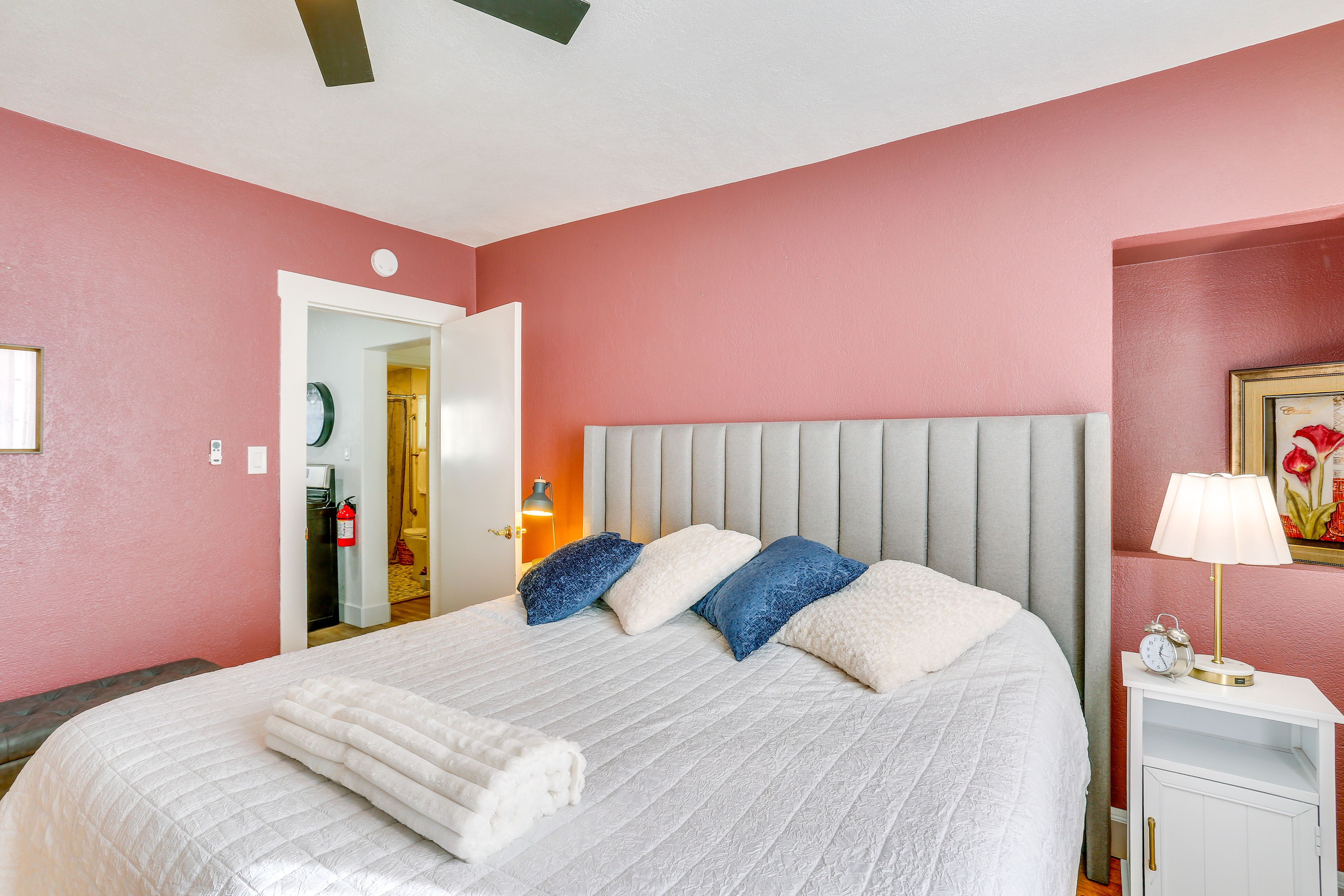 Bedroom 1 | King Bed | Linens