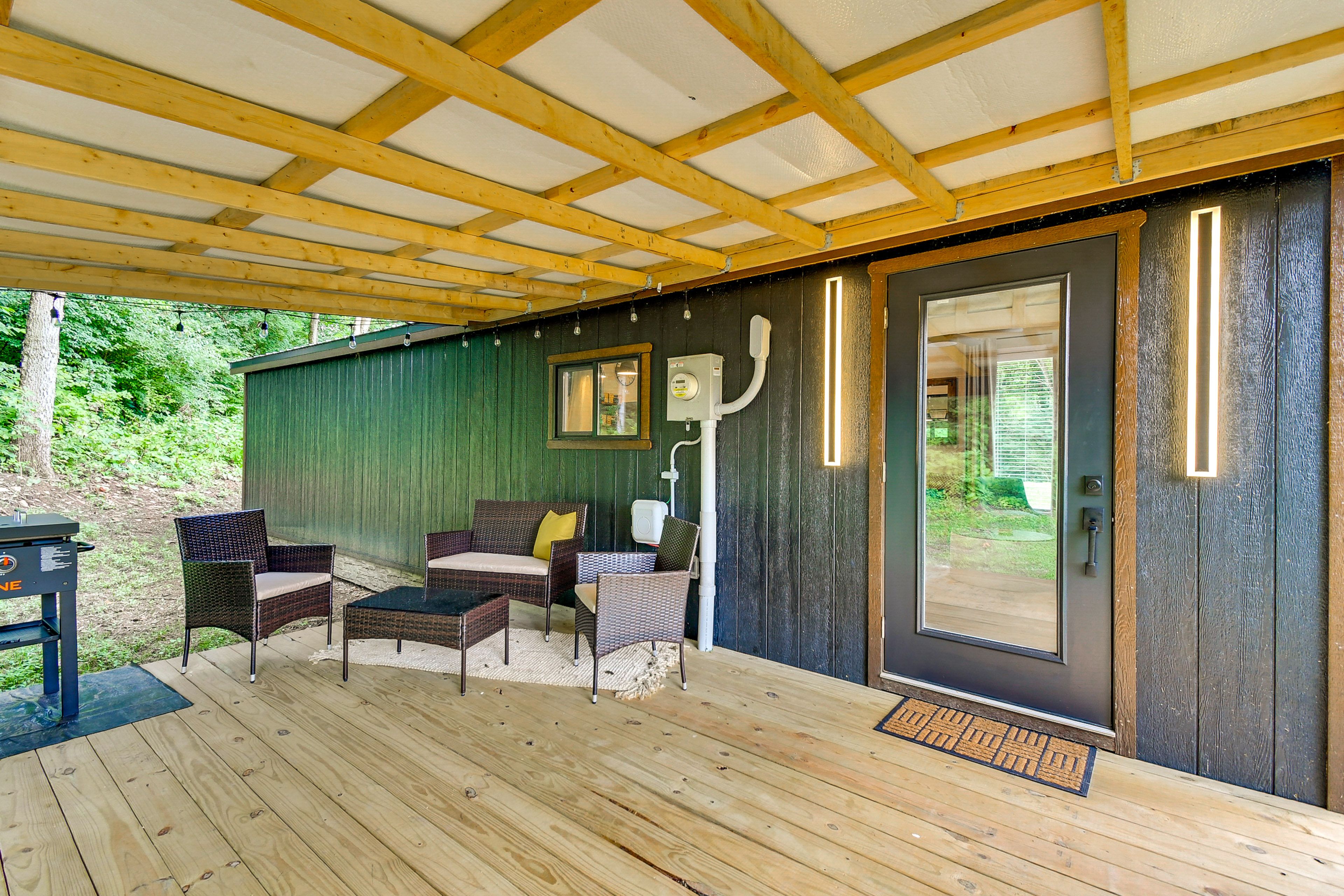 Rear Deck | Outdoor Seating