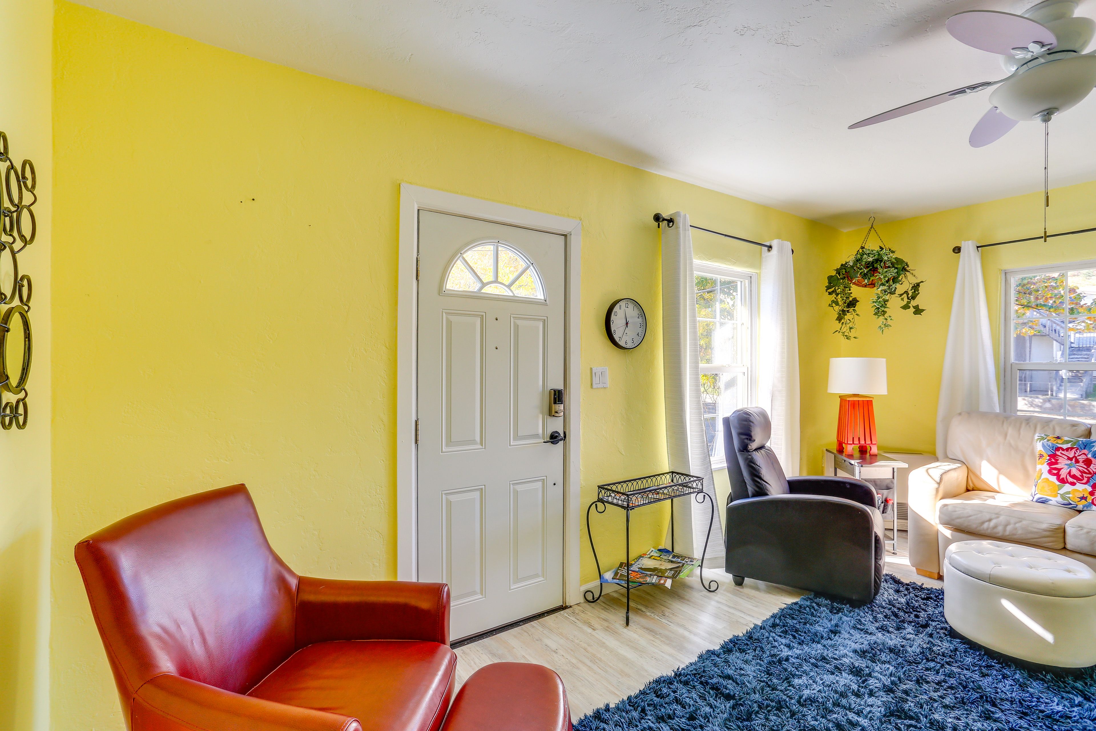 Living Room | Smart TV | Free WiFi