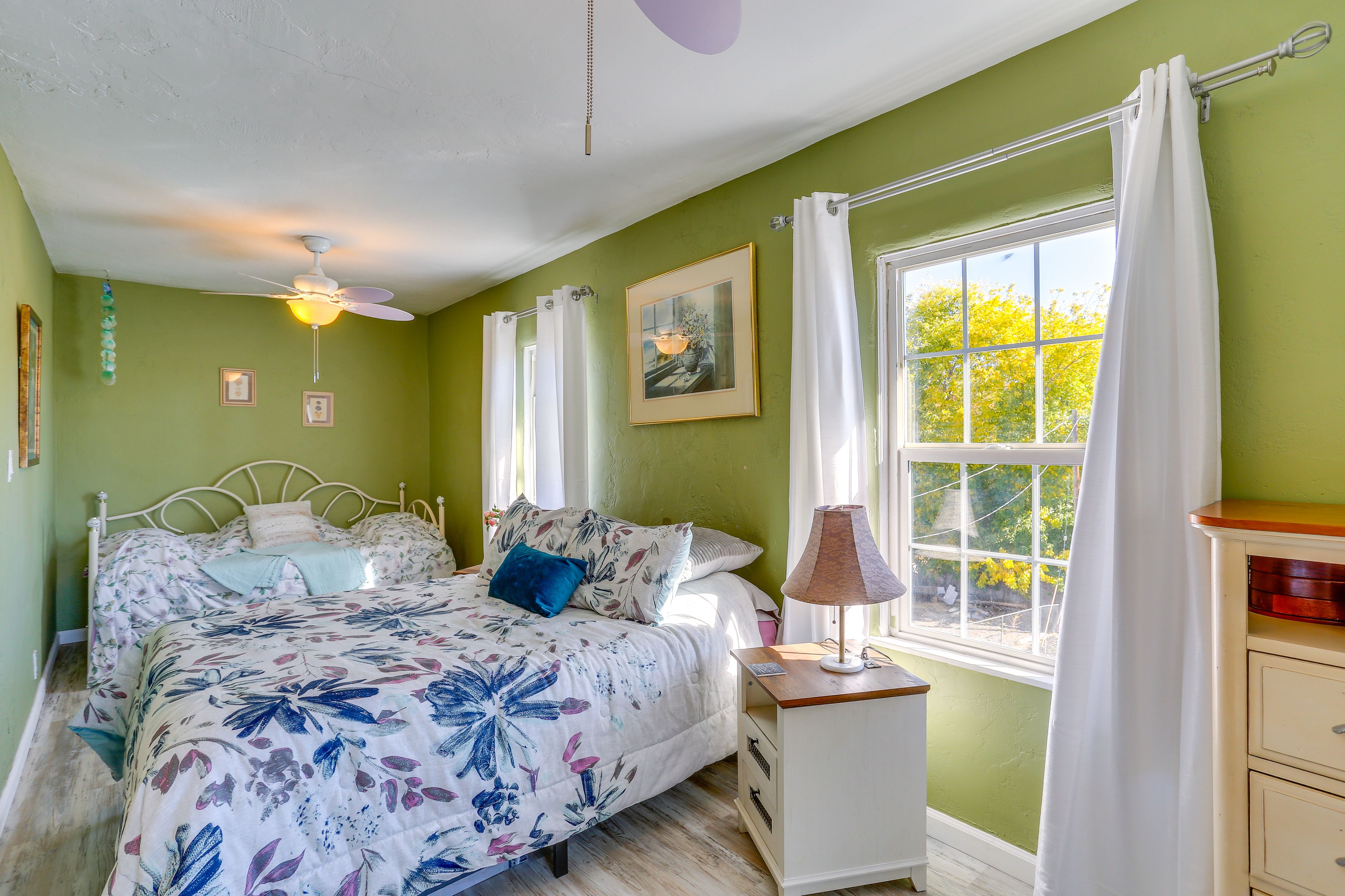 Bedroom | Full Bed | Twin Daybed w/ Twin Trundle | Twin Sleeper Sofa