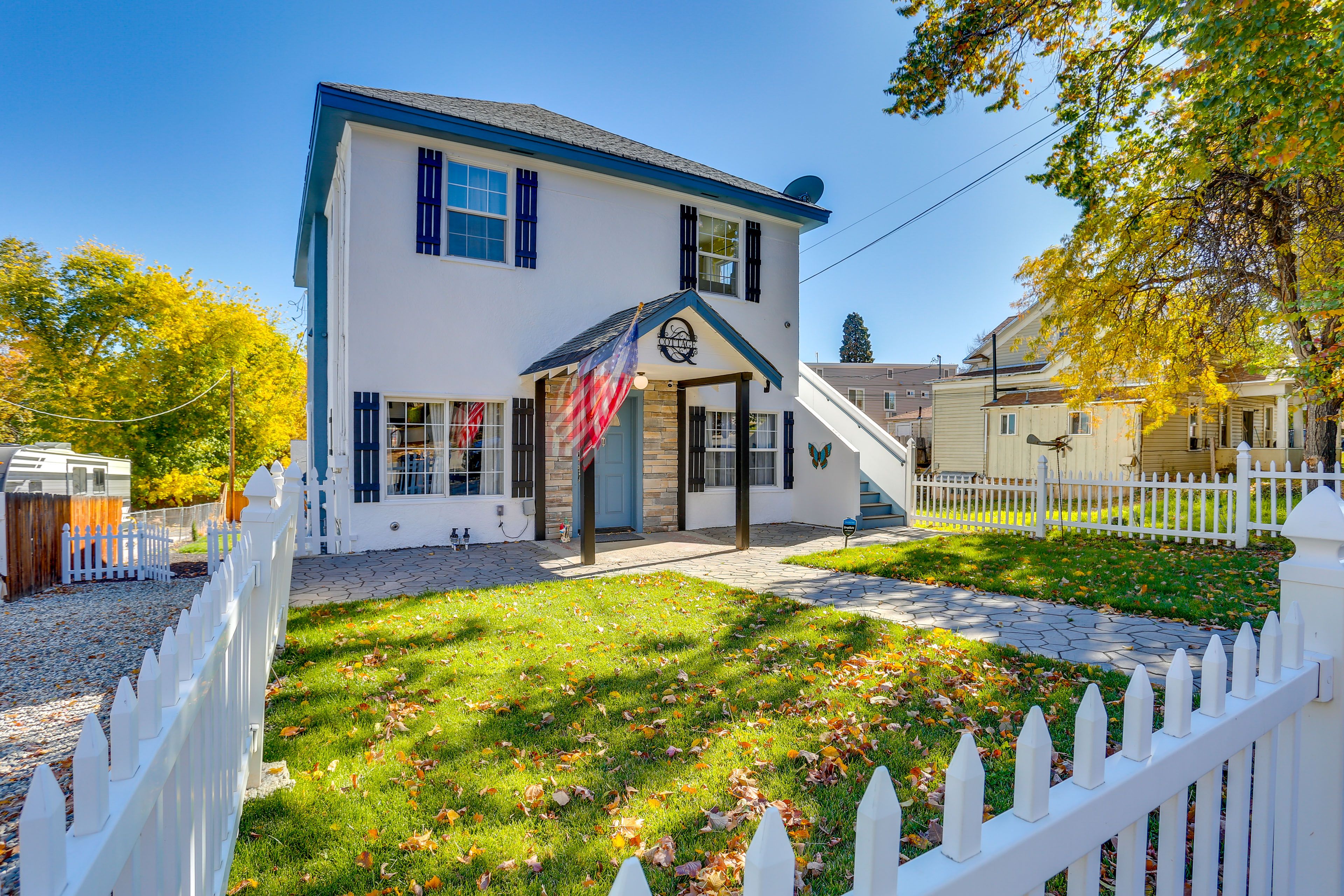 Parking | Driveway (1 Vehicle) | Street (4 Vehicles)