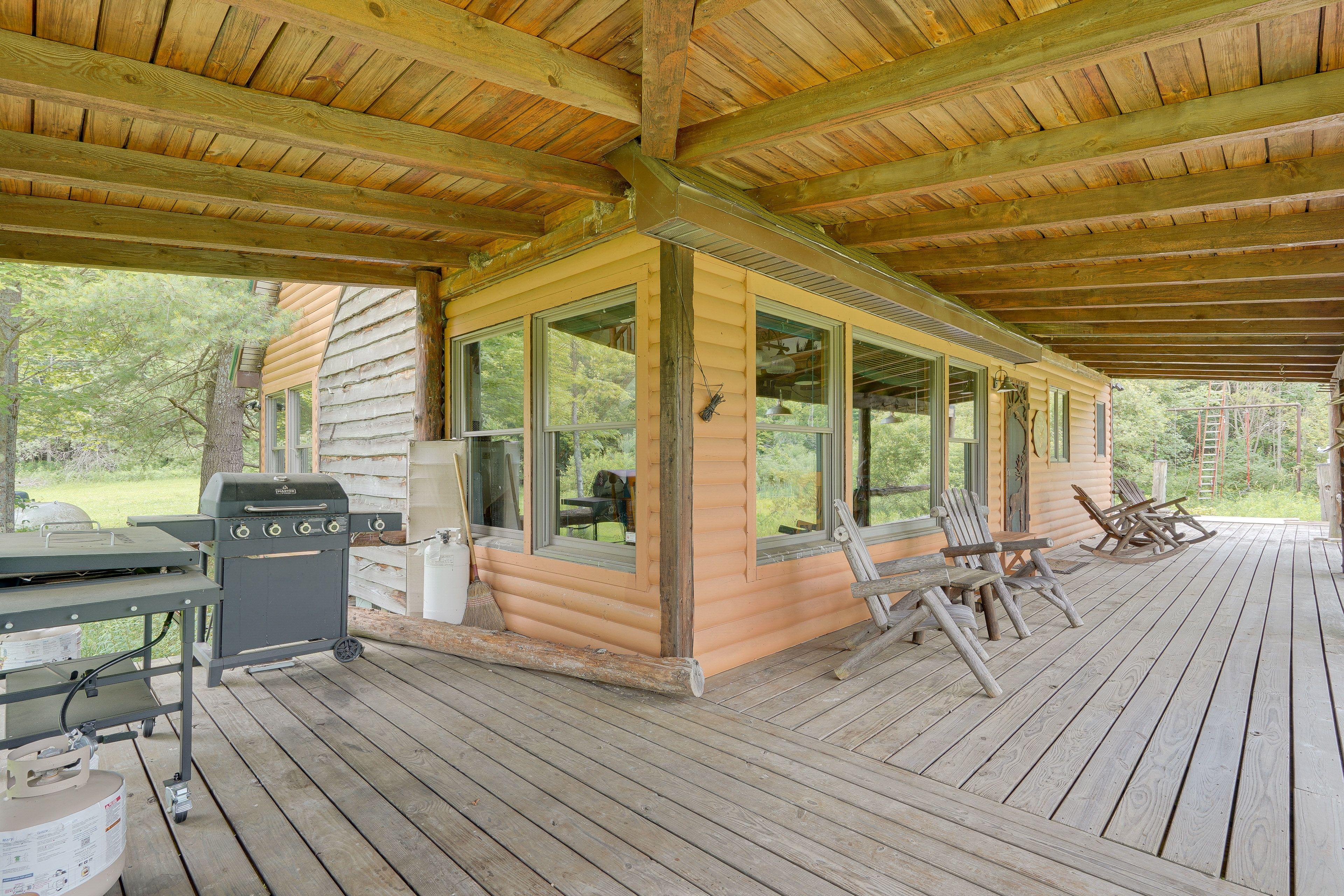 Covered Porch w/ Grills & Seating