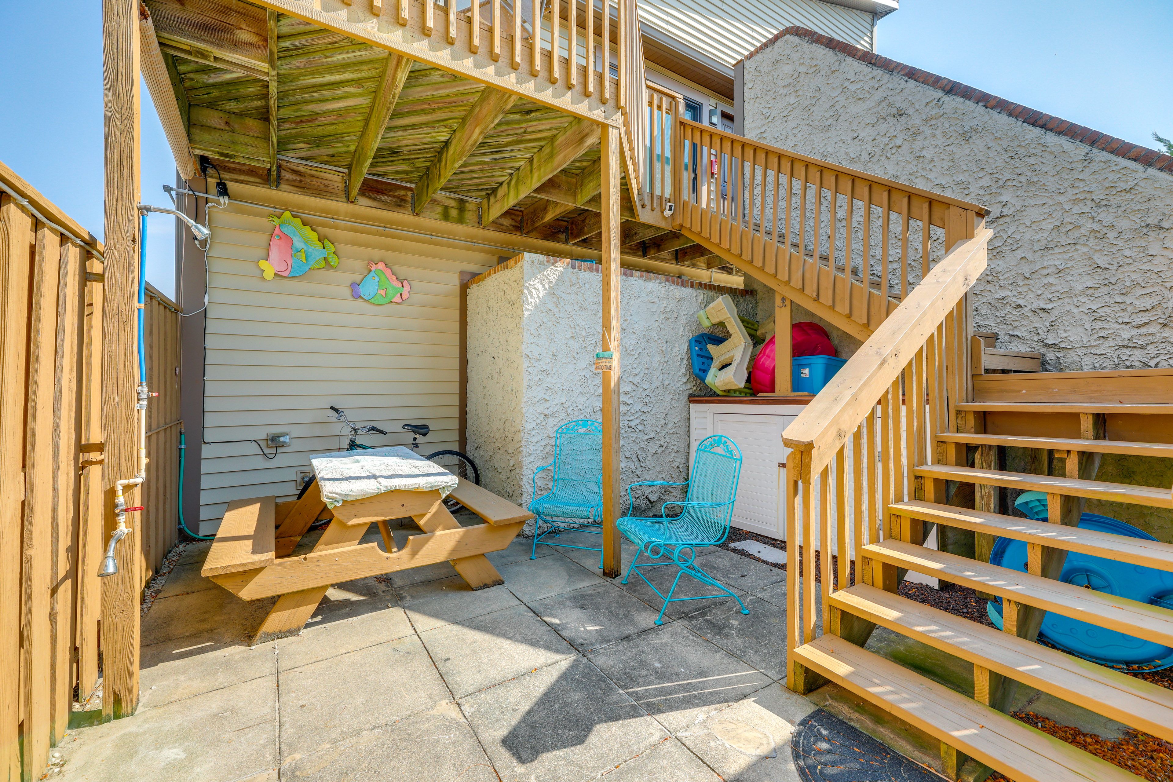 Private Patio | Outdoor Shower | 5 Mi to Ocean City Boardwalk