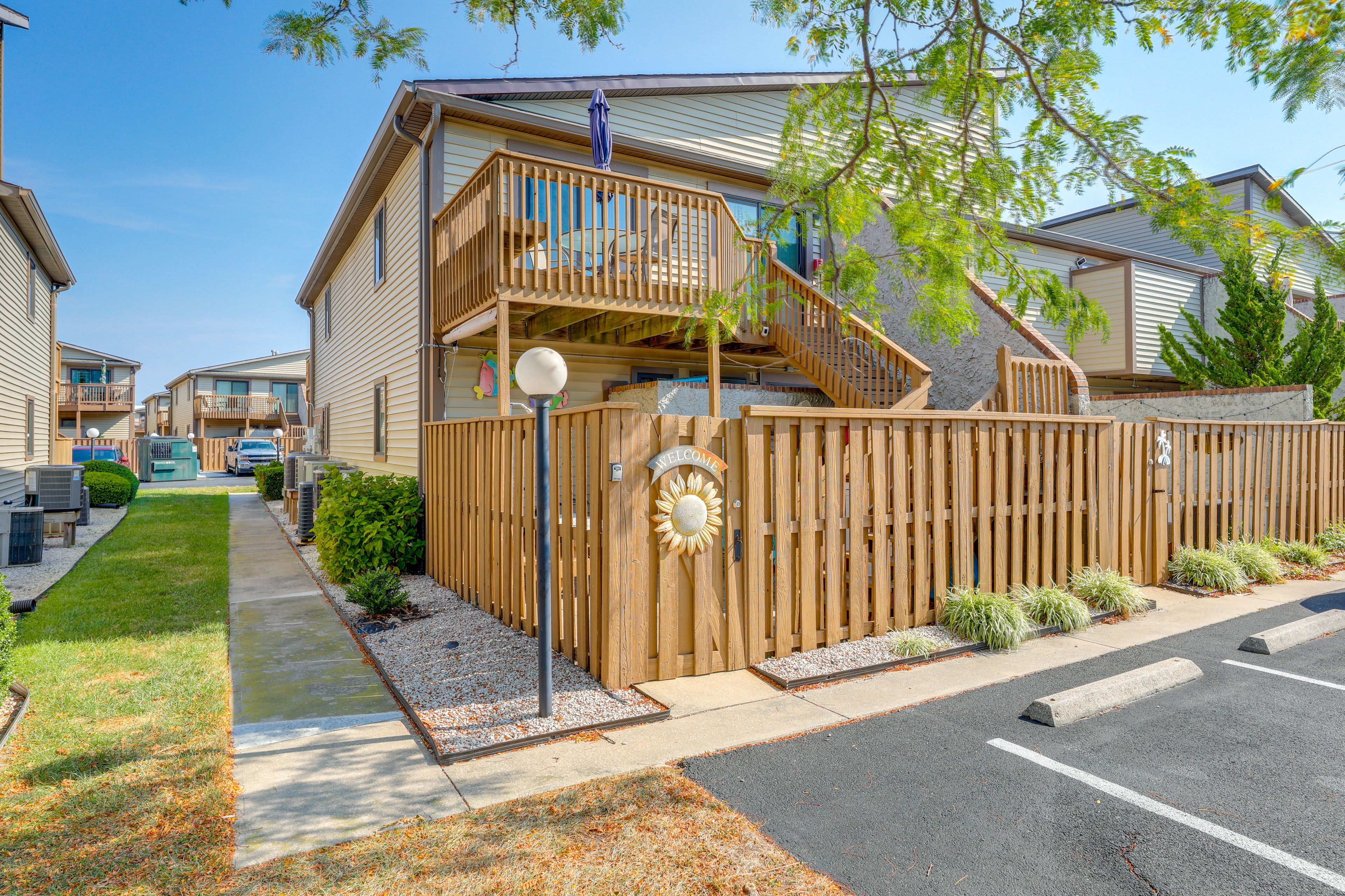 Parking | Community Lot