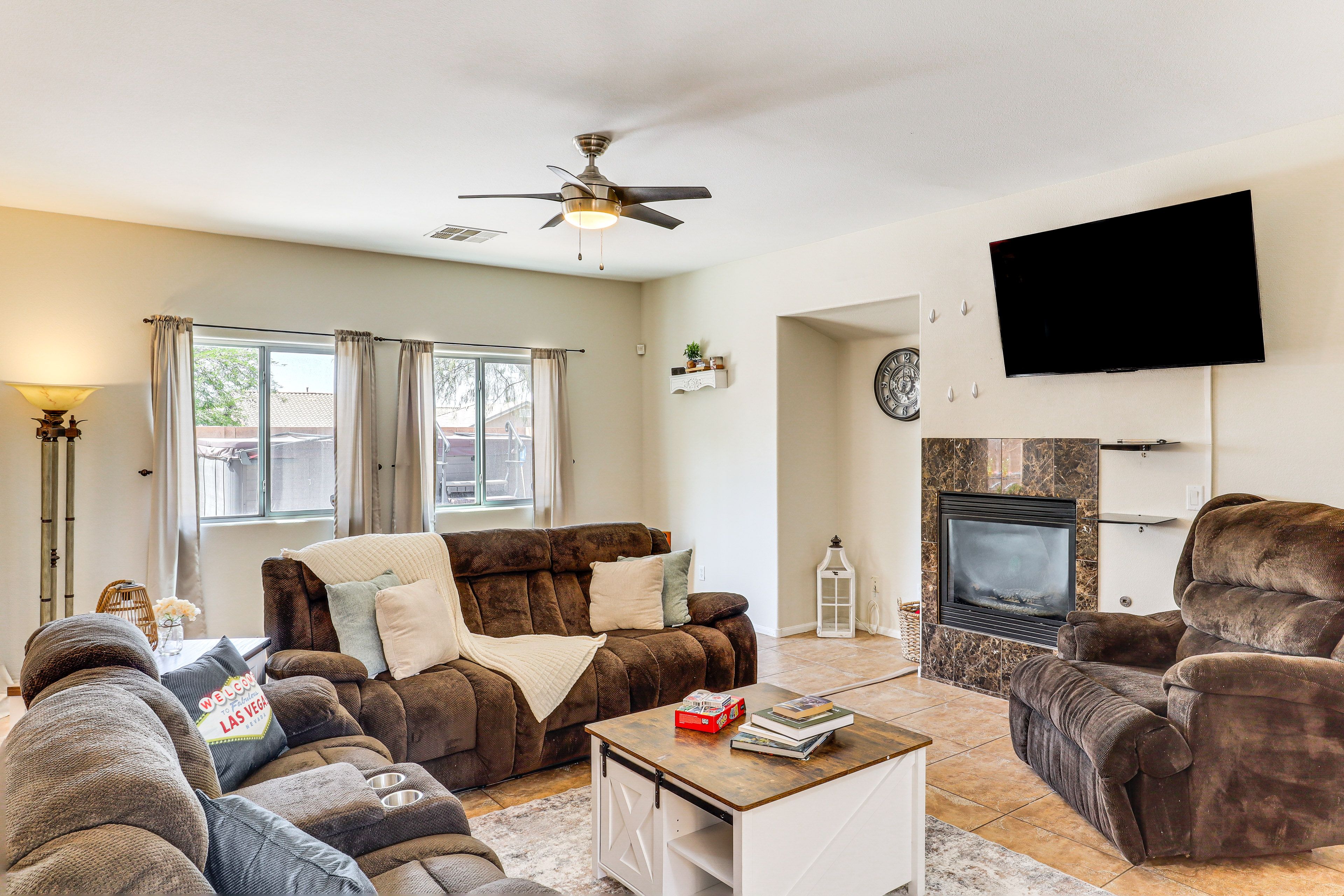 Living Room | Smart TV | Games | Books | 1st Floor