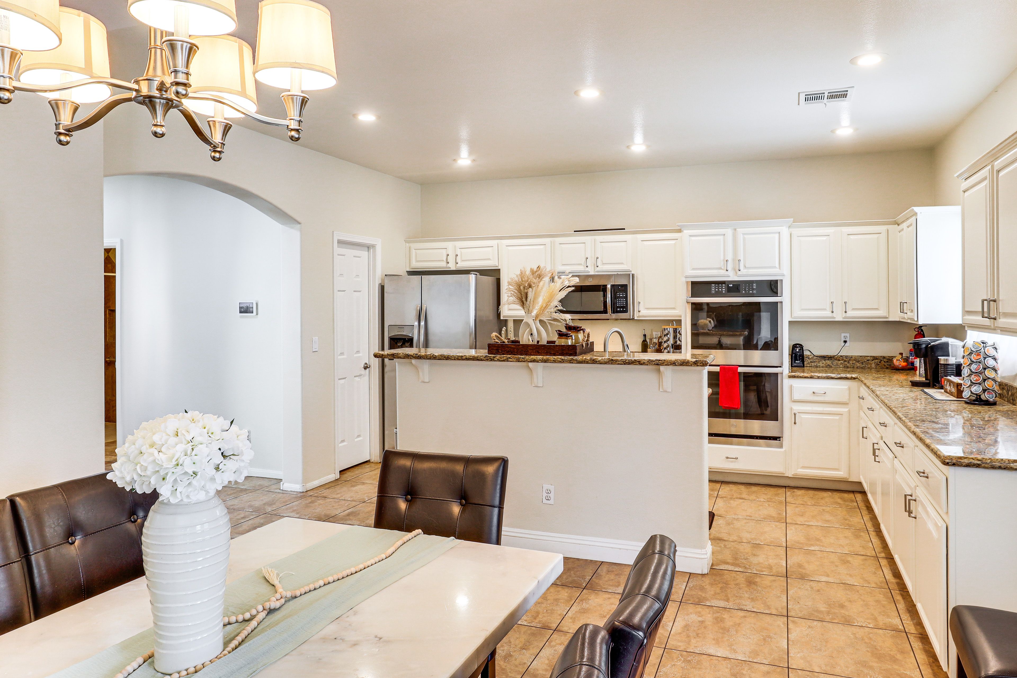 Dining Area | Dishware/Flatware Provided | 1st Floor