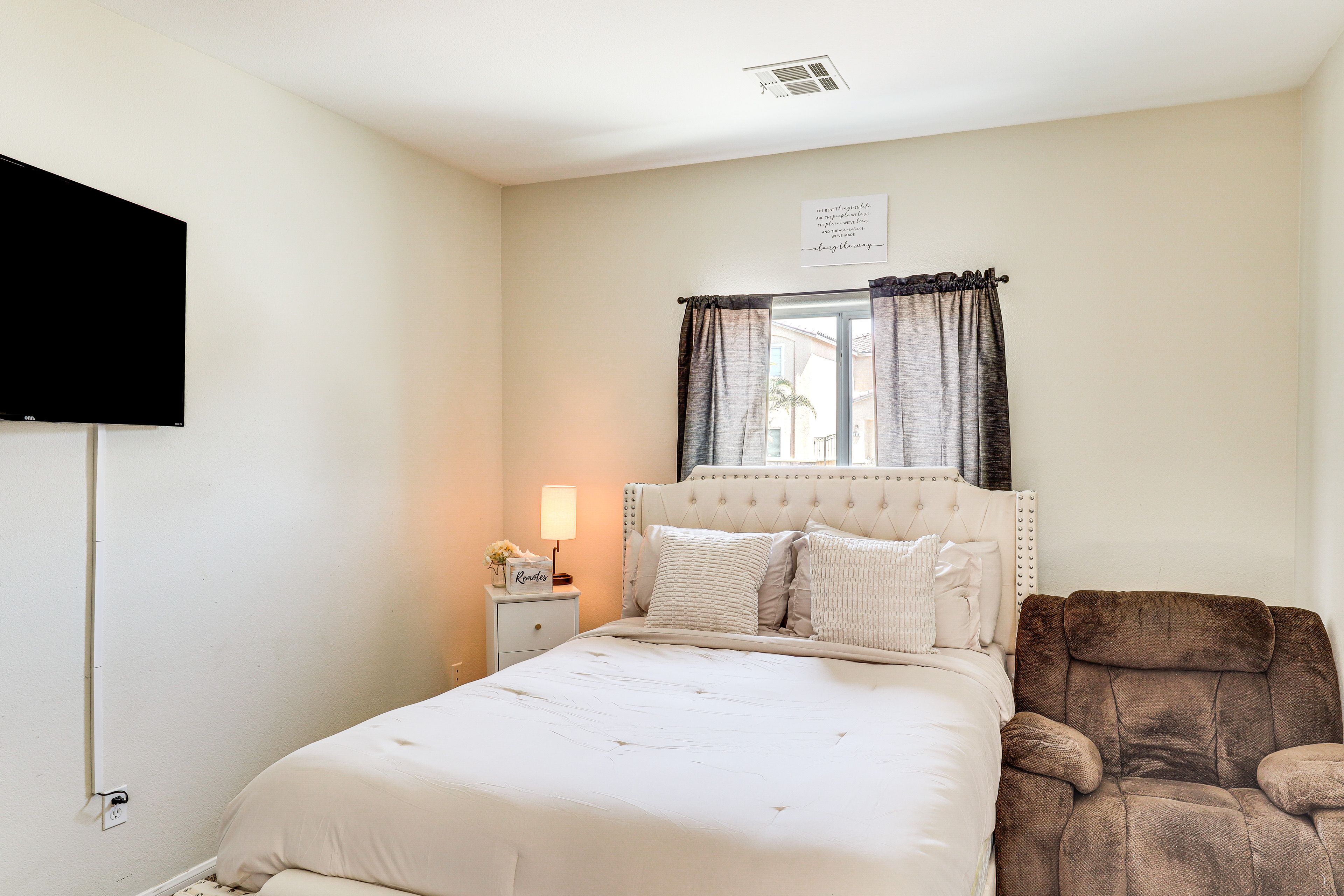 Bedroom 1 | Queen Bed | 1st Floor