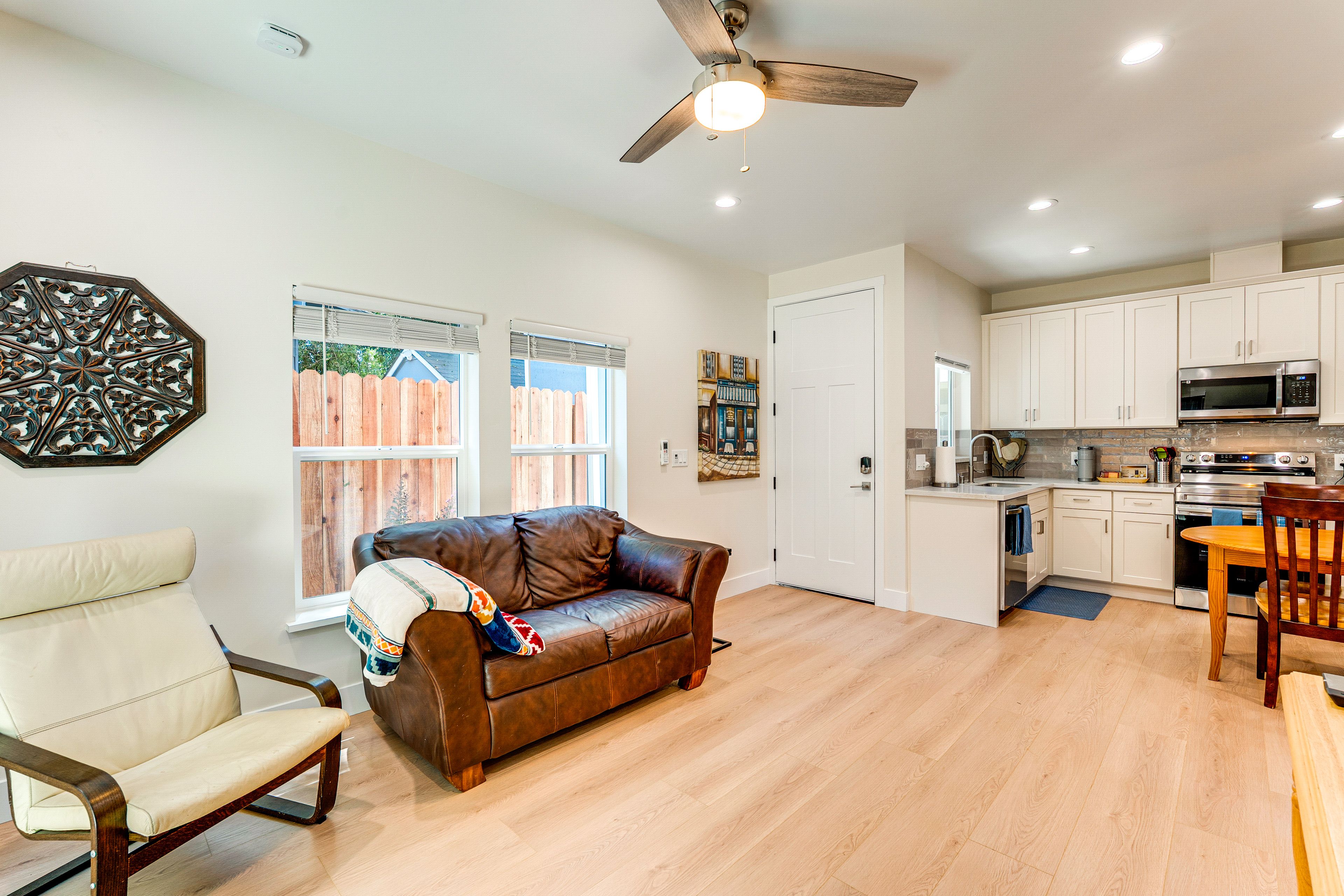 Living Room | Free WiFi | Smart TV