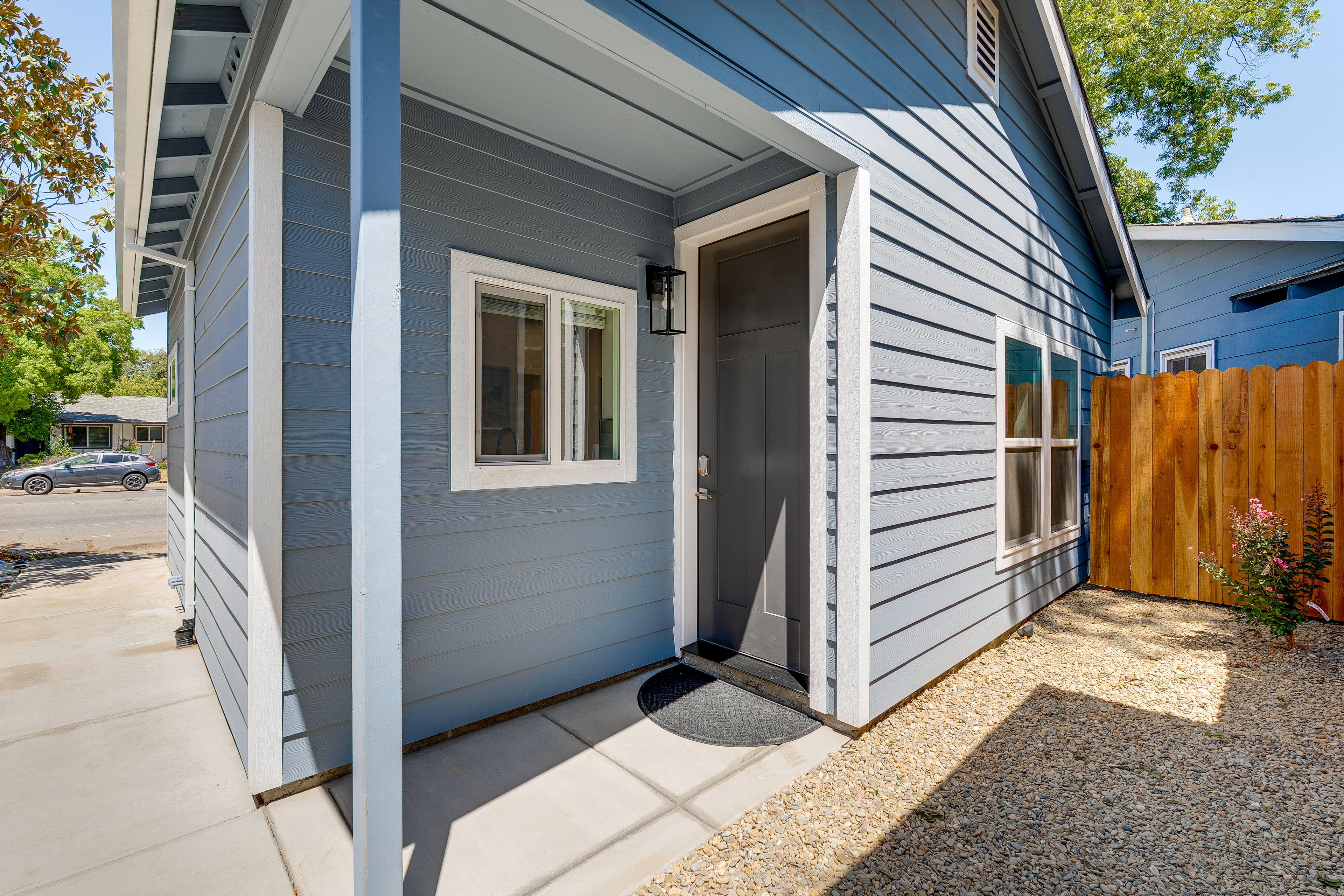 Apartment Exterior | Private Entrance