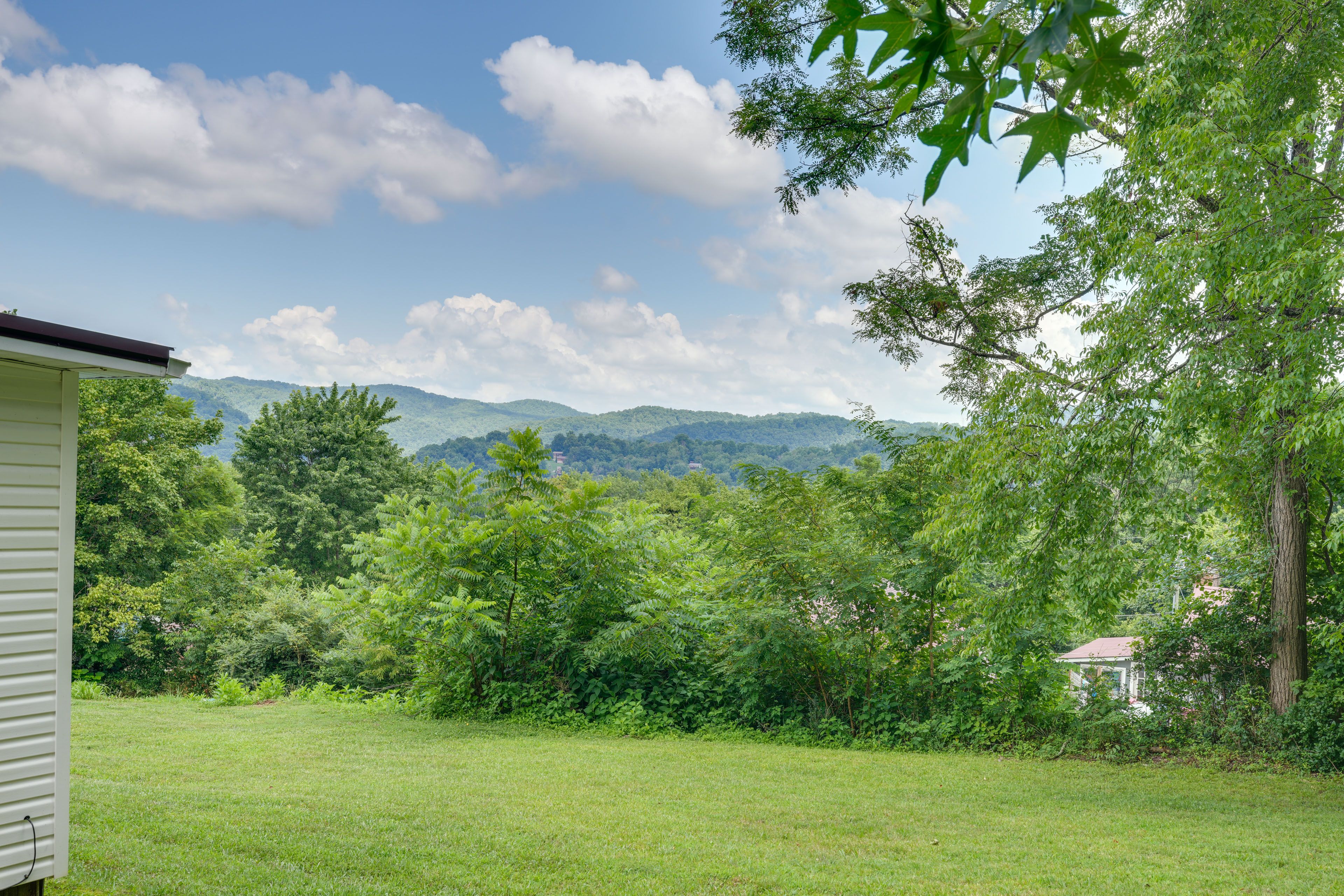 Garden w/ Dining Table | Mountain Views | Spacious Yard