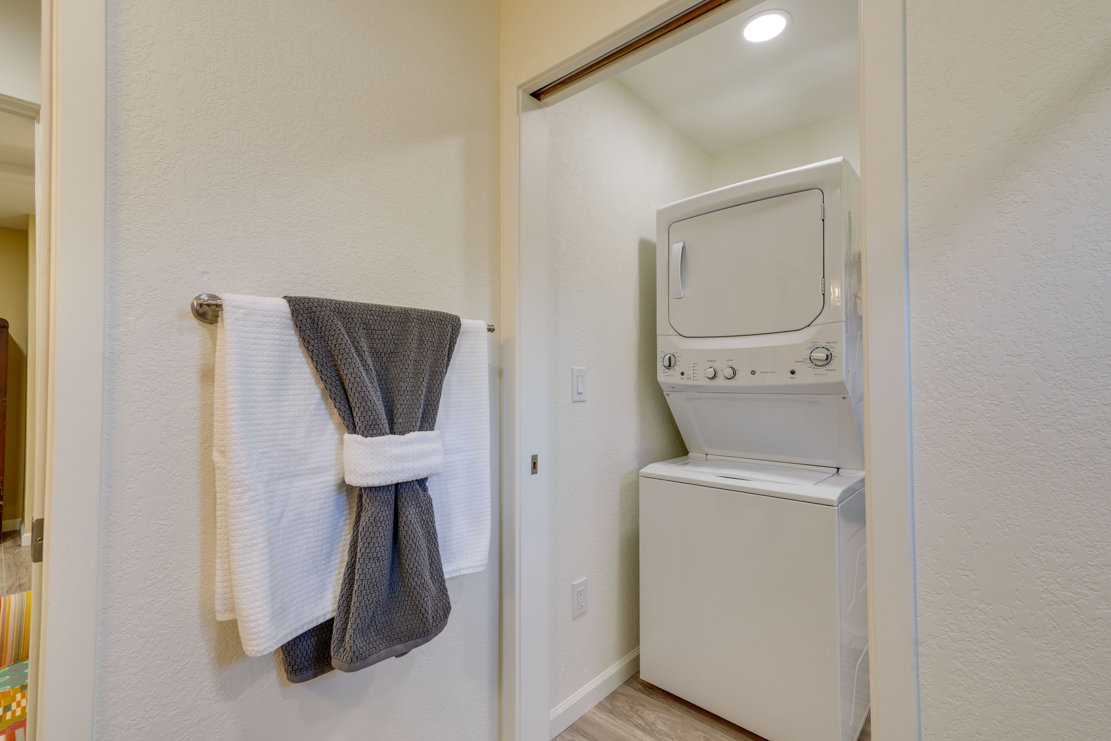 Laundry Closet | Washer/Dryer