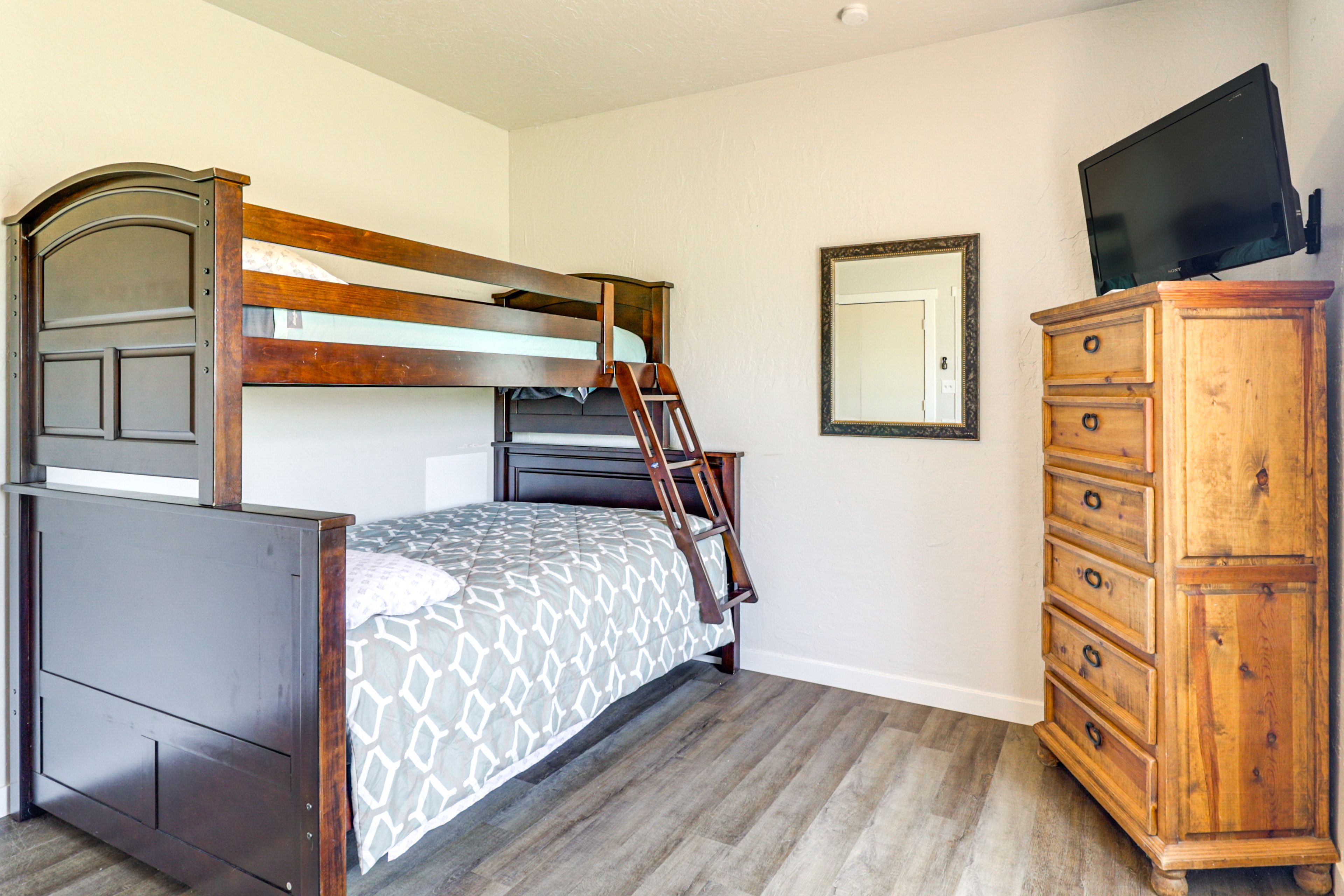 Bedroom 2 | Twin/Full Bunk Bed | Smart TV