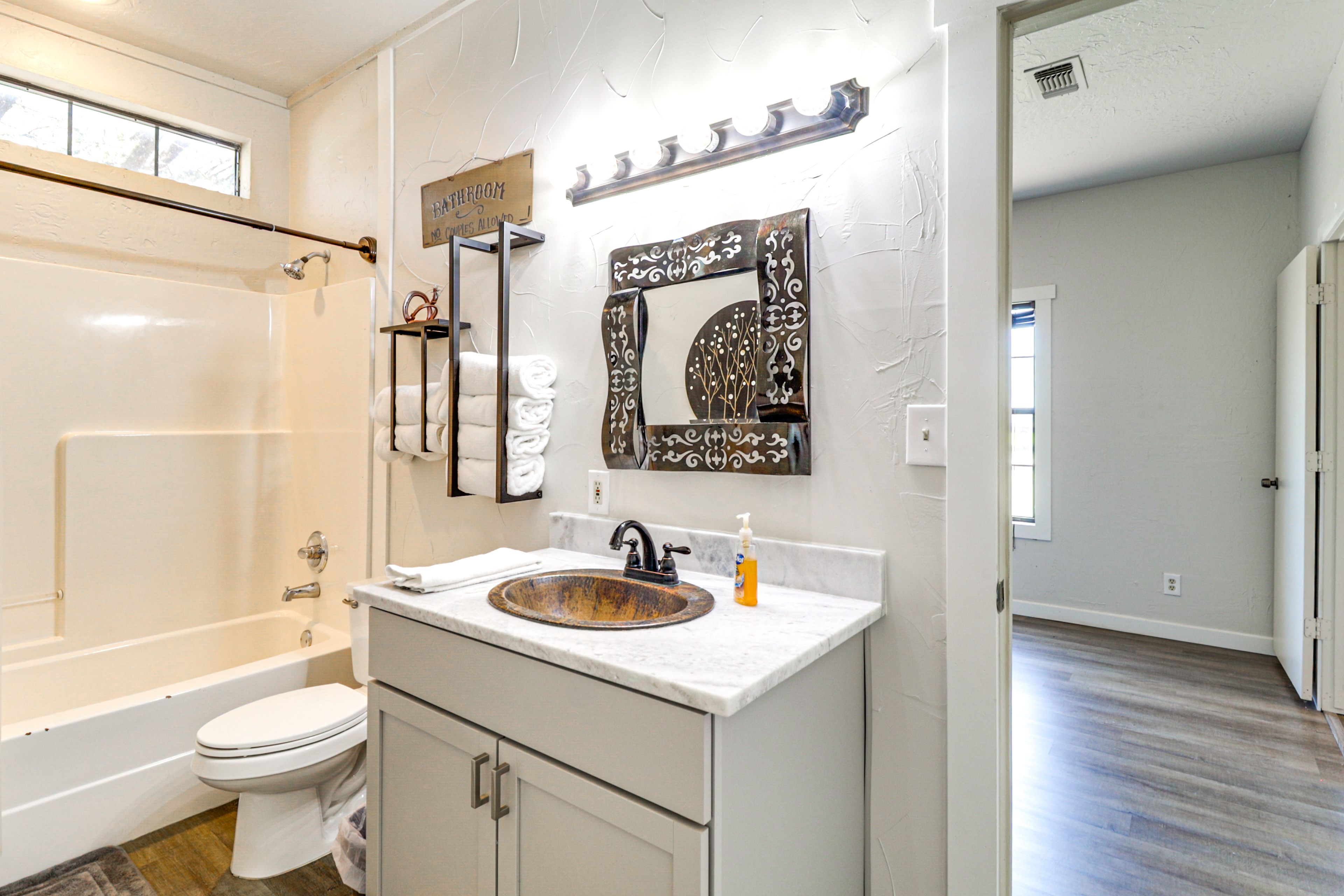 Full Bathroom | Towels & Linens Provided