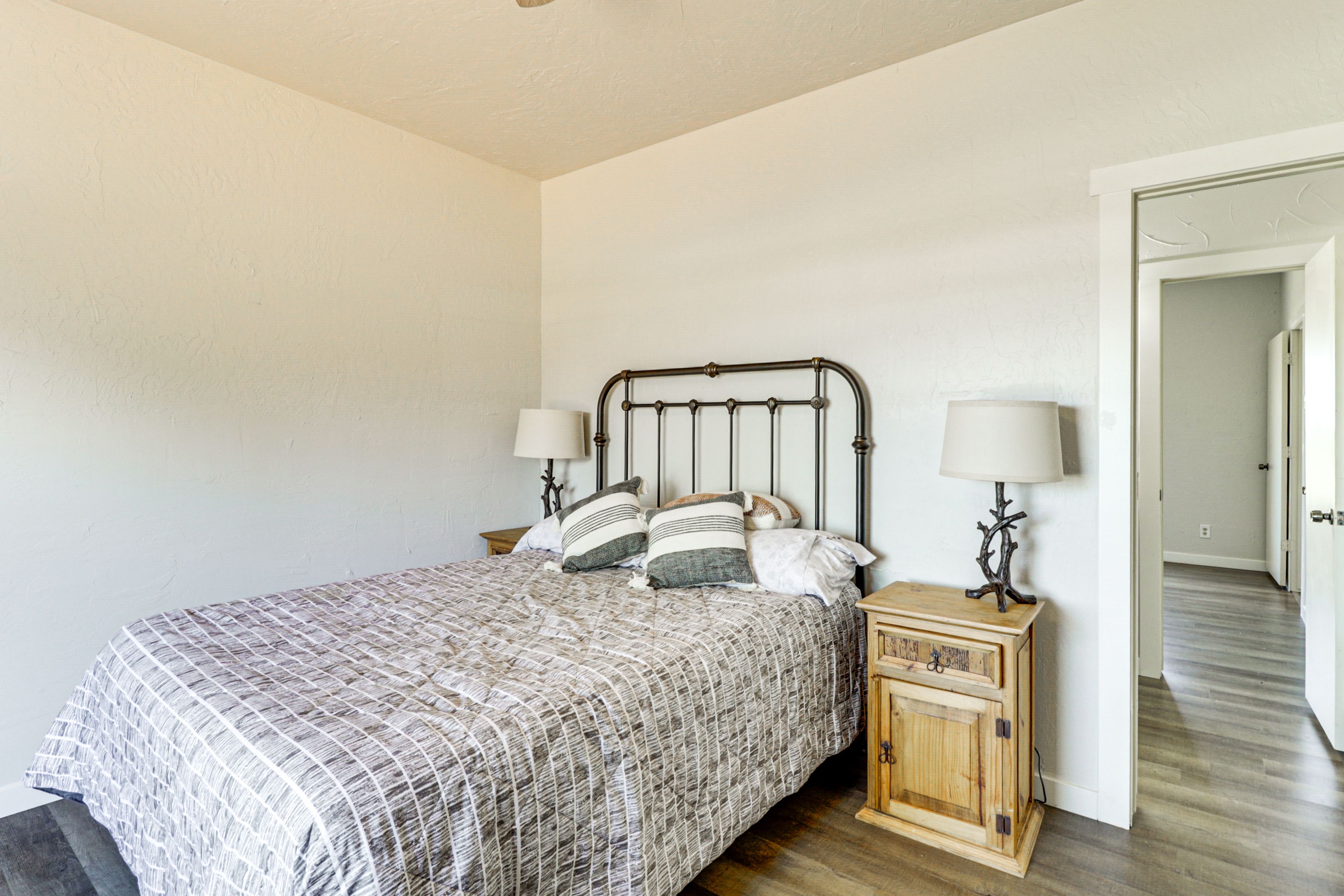 Bedroom 1 | Queen Bed | Smart TV