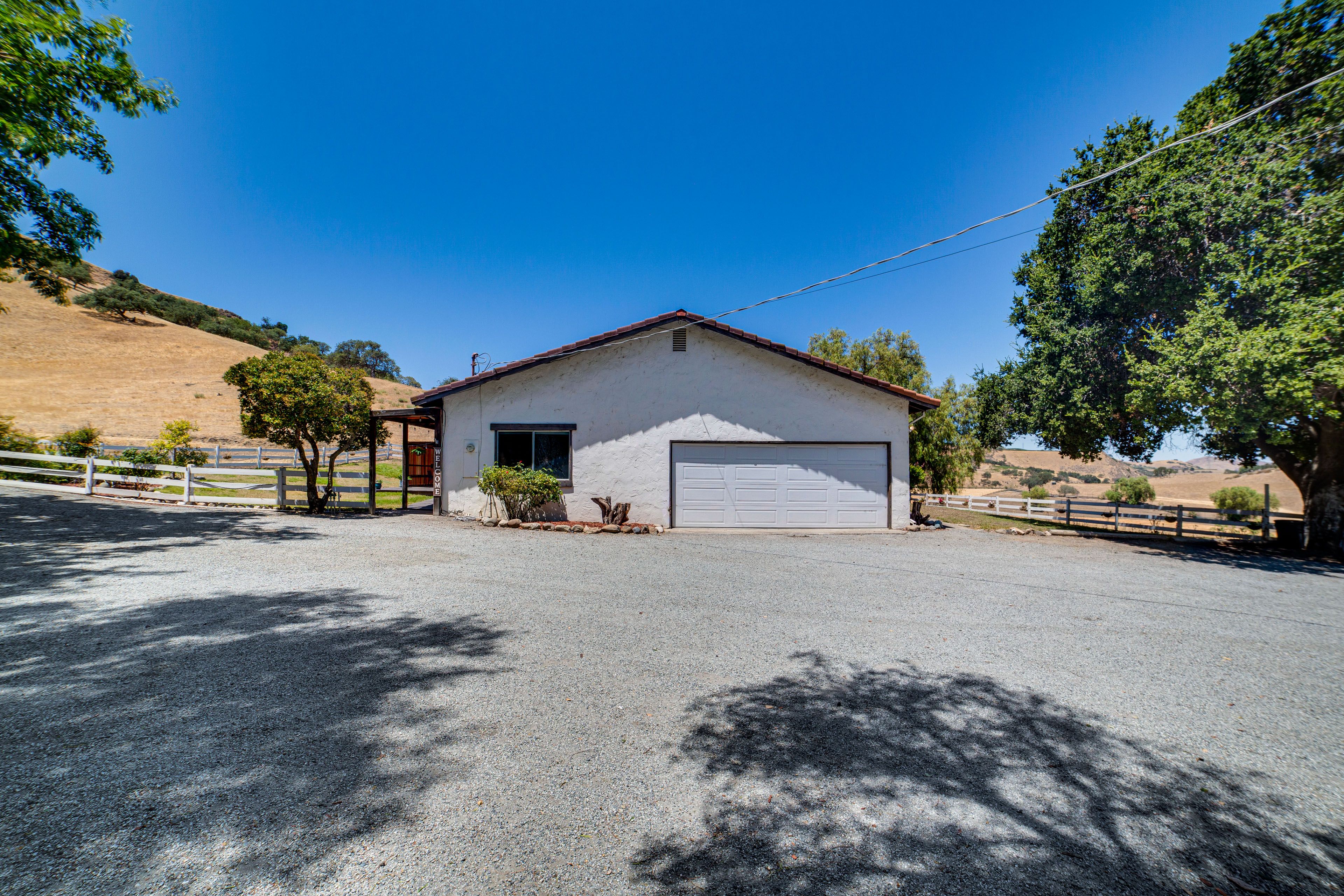 Parking | Driveway (6 Vehicles)