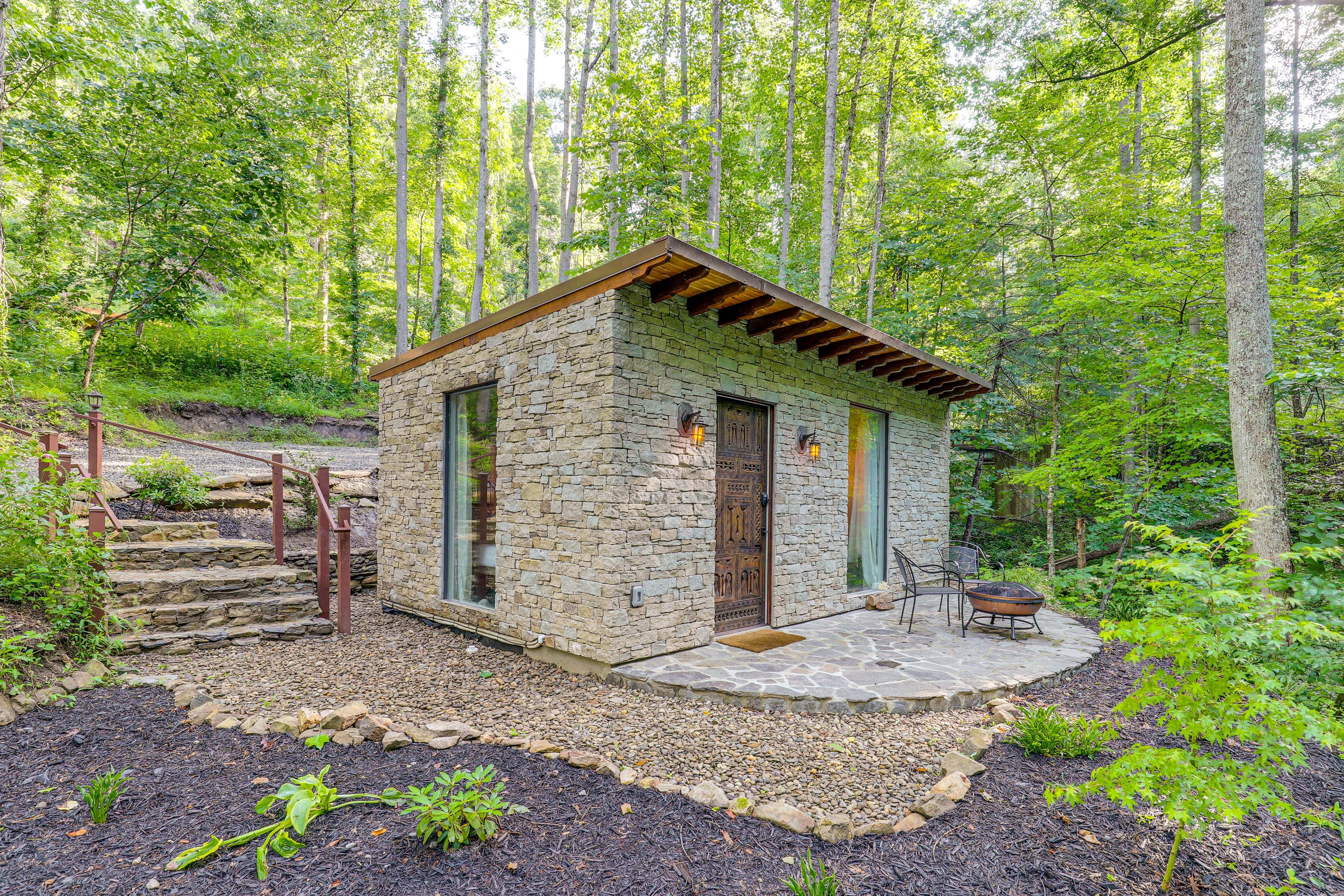 Weaverville Vacation Rental | Studio | 1BA | 270 Sq Ft | Stairs to Enter
