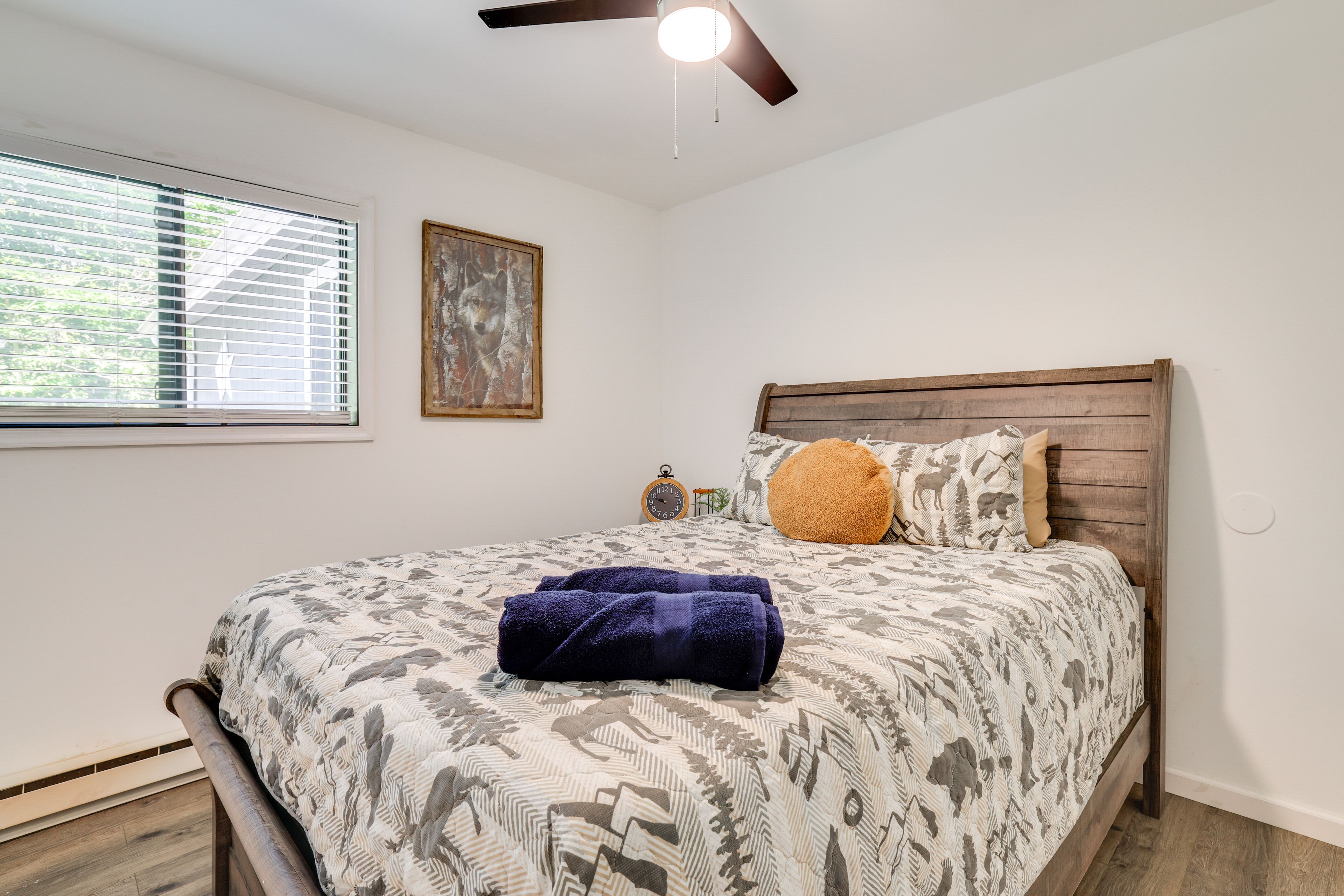 Bedroom 2 | 1st Floor | Queen Bed