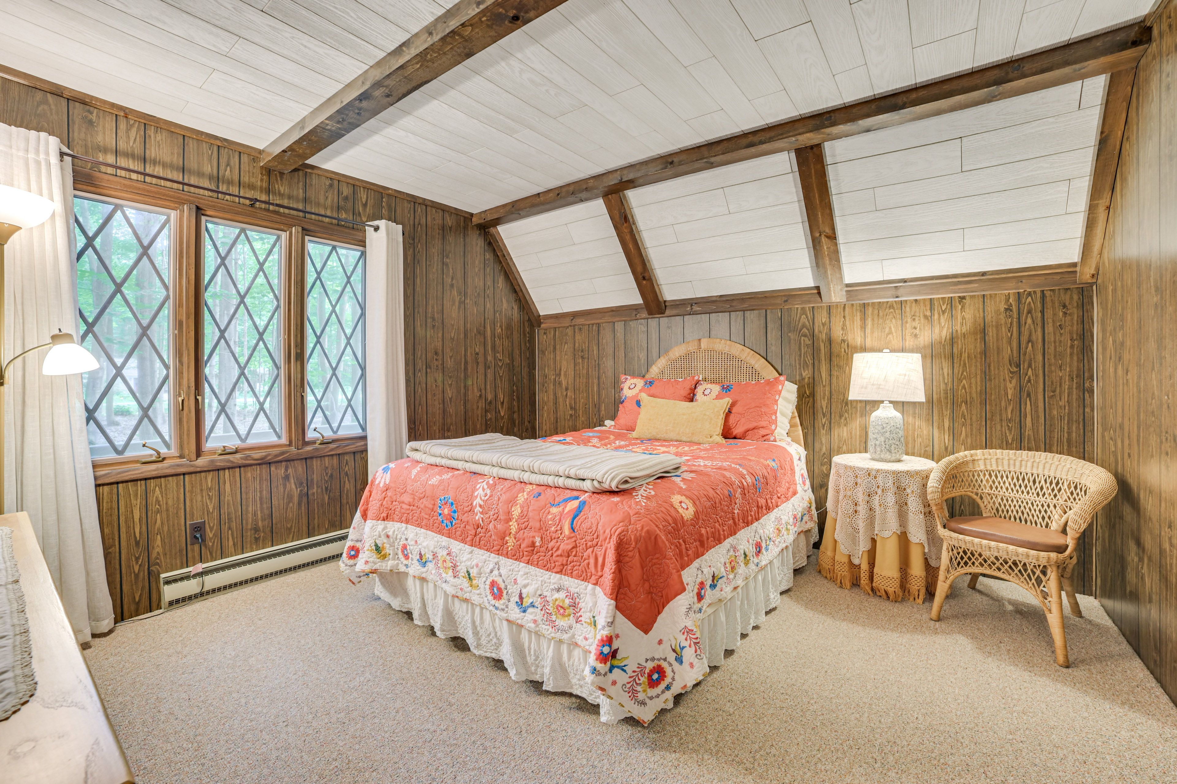 Bedroom 1 | Queen Bed | 1st Floor