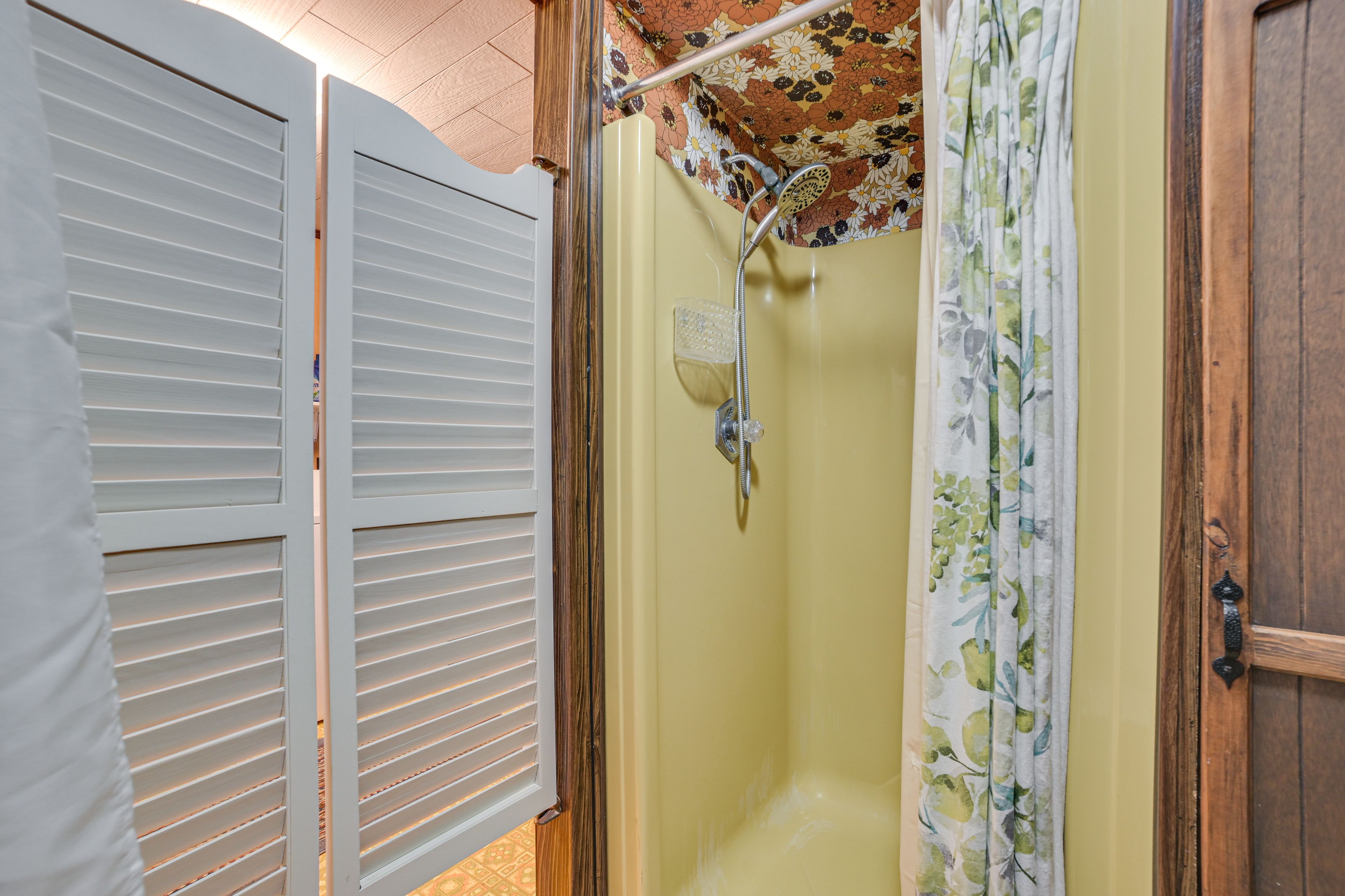 Full Bath | 1st Floor