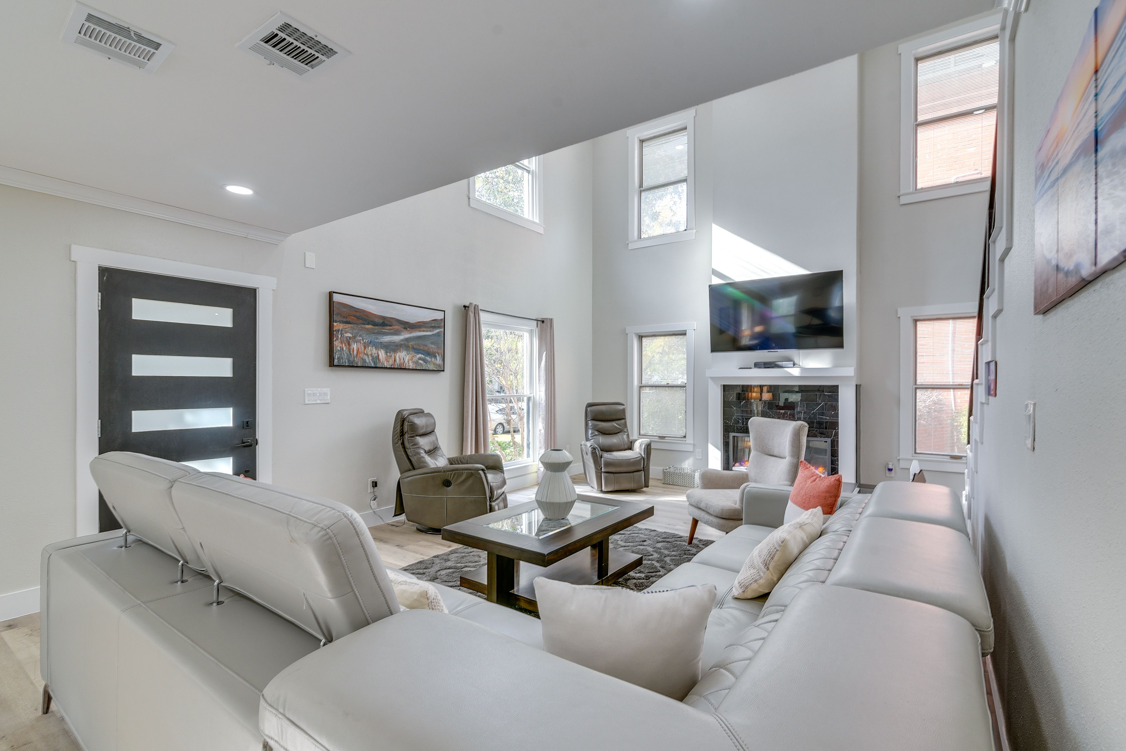 Living Room | 1st Floor | Free WiFi | Smart TV