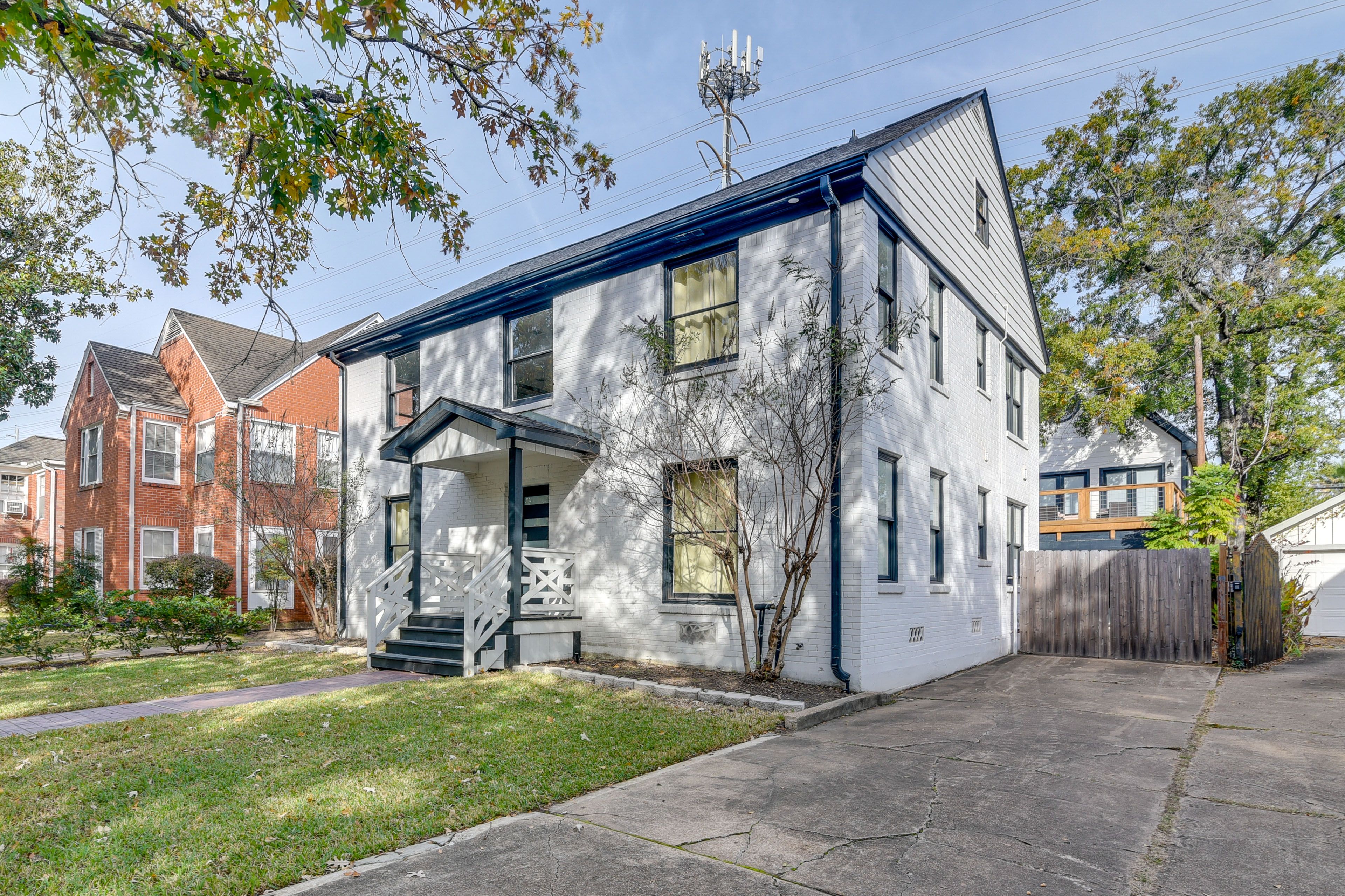Parking | Garage (2 Vehicles) | Shared Driveway (2 Vehicles)