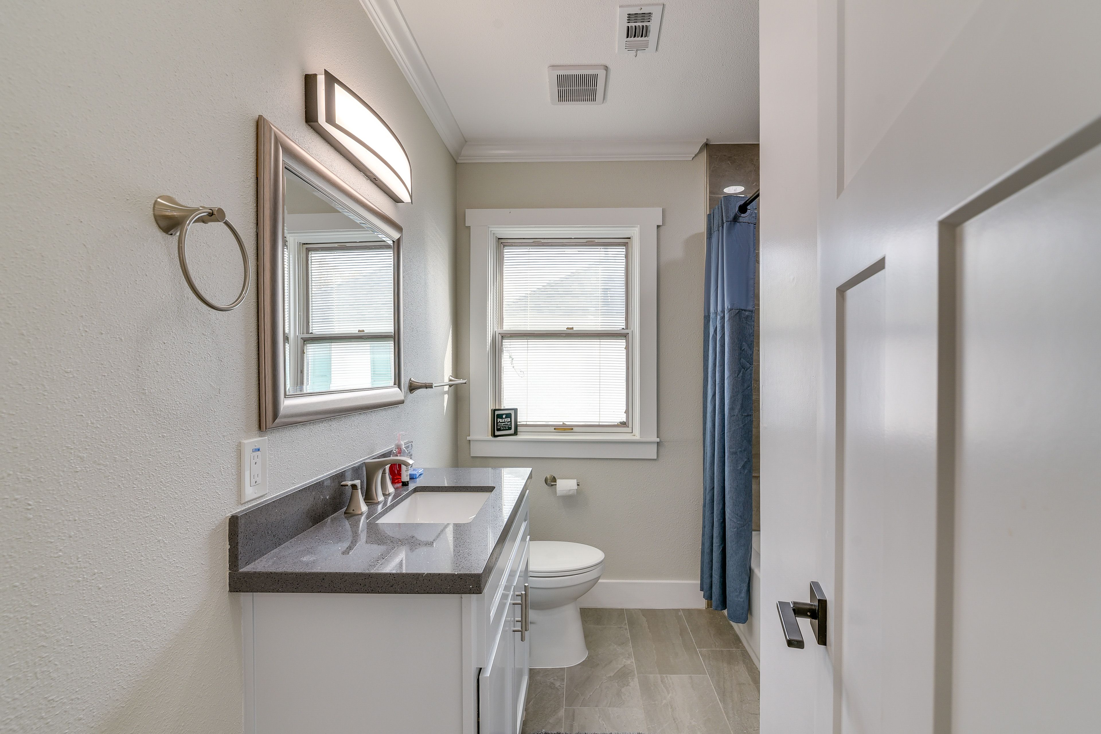 Full Bathroom | 2nd Floor