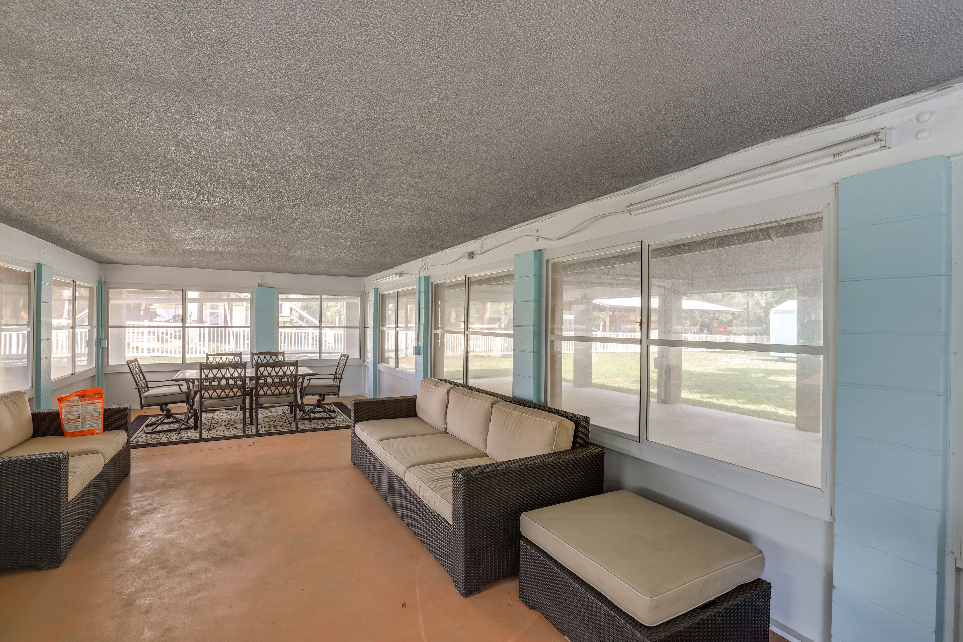 Screened Porch | Kayaks Provided