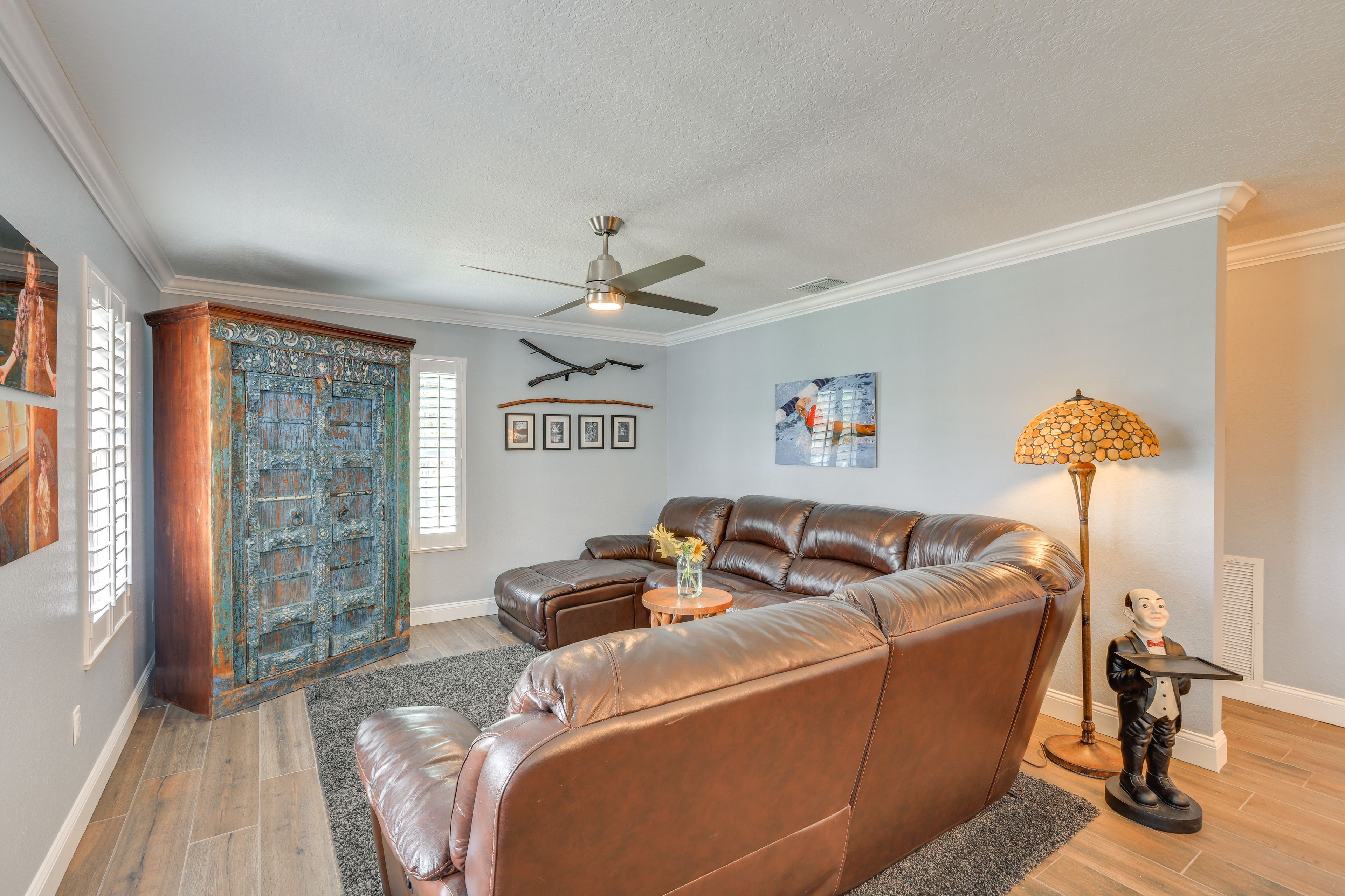 Living Room | Free WiFi | Central Heating & A/C