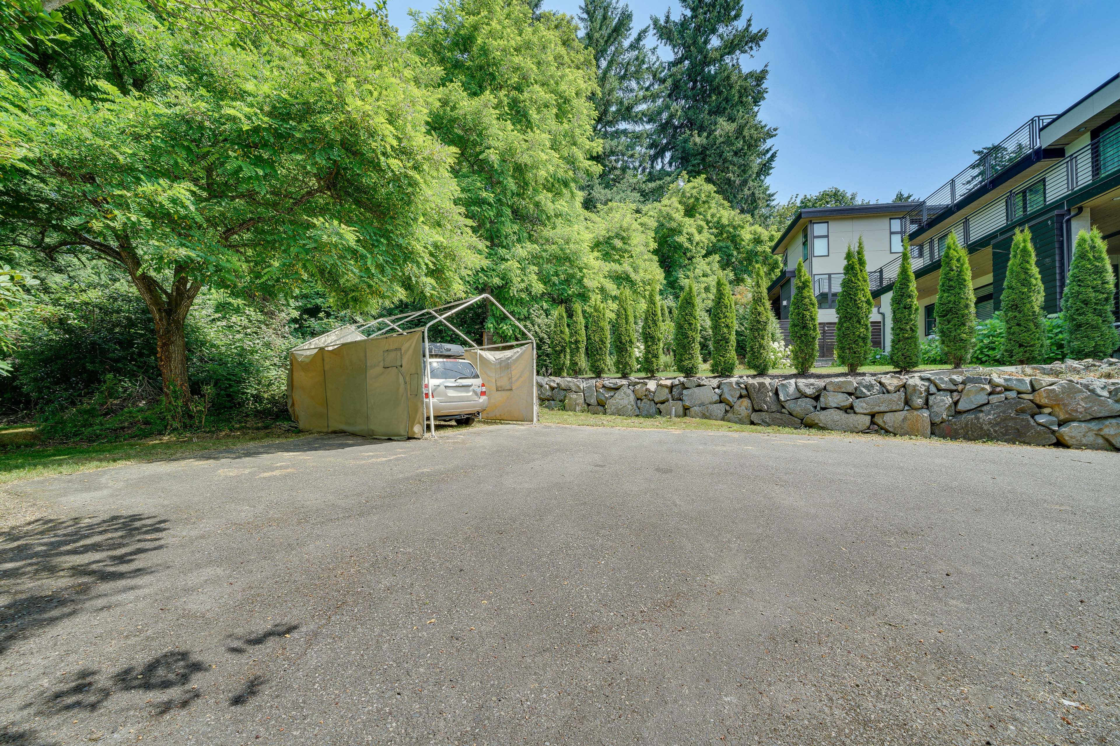 Parking | Driveway (3 Vehicles)