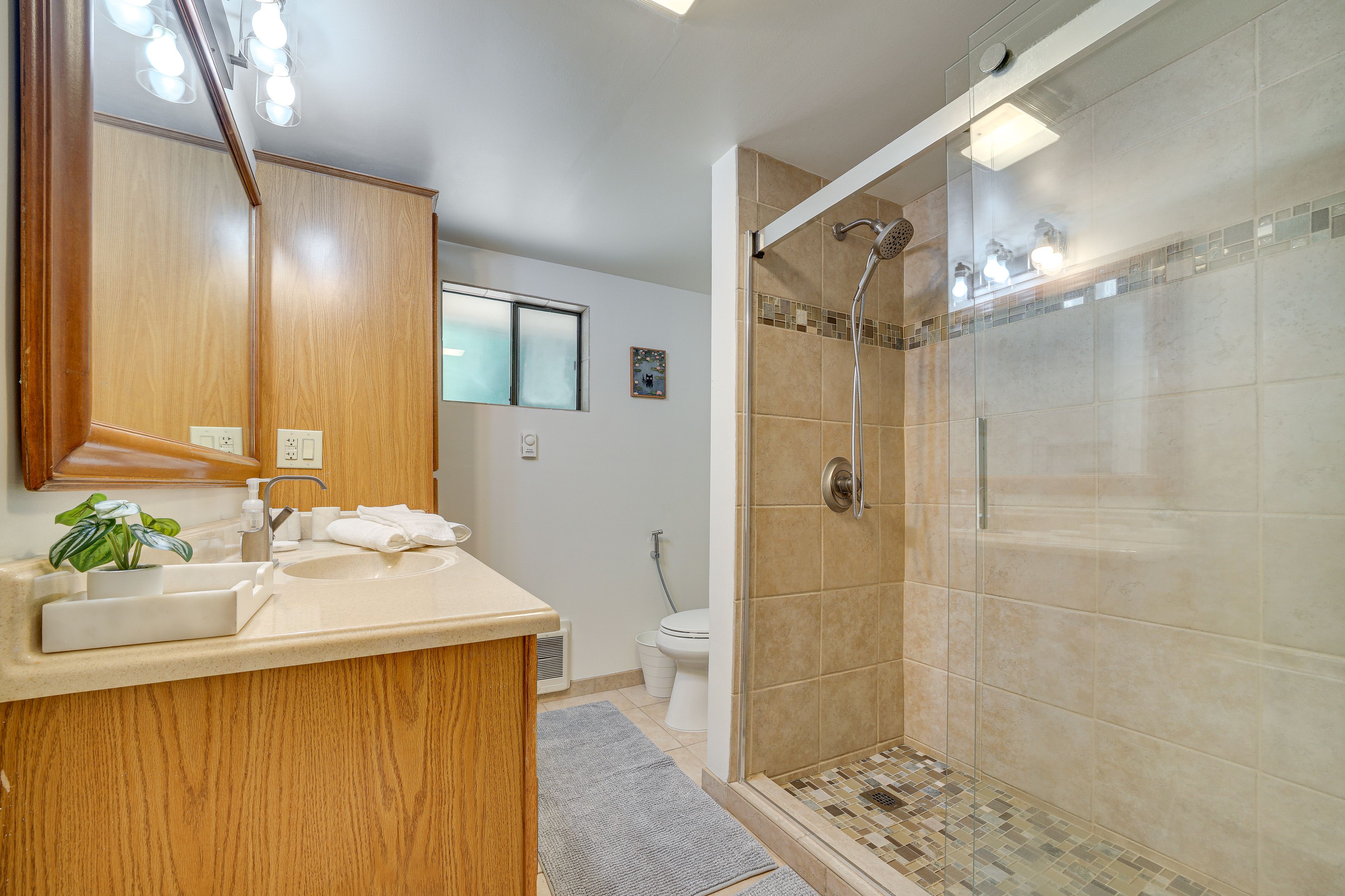 Full Bathroom | Complimentary Toiletries | Hair Dryer