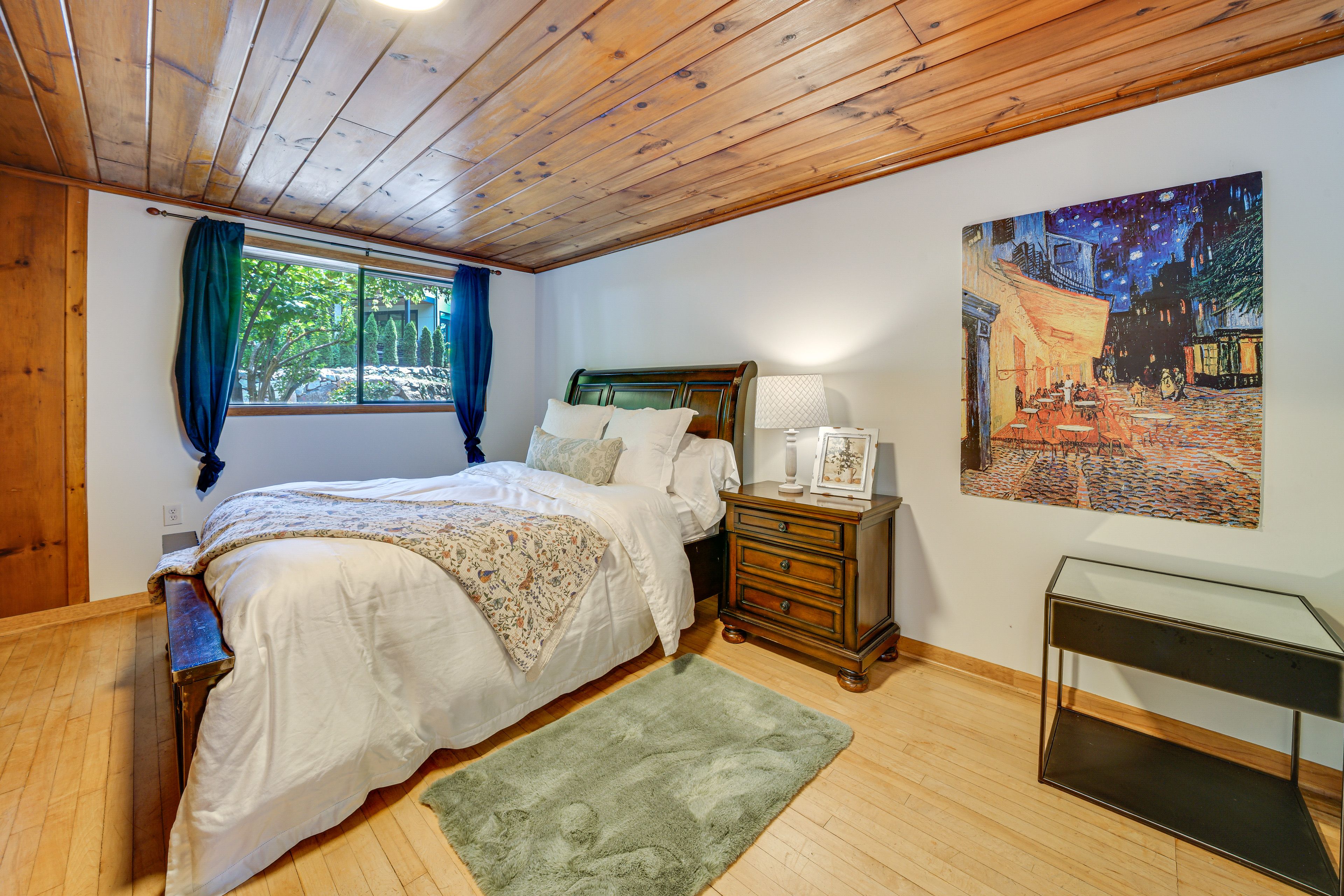 Bedroom 2 | Queen Bed
