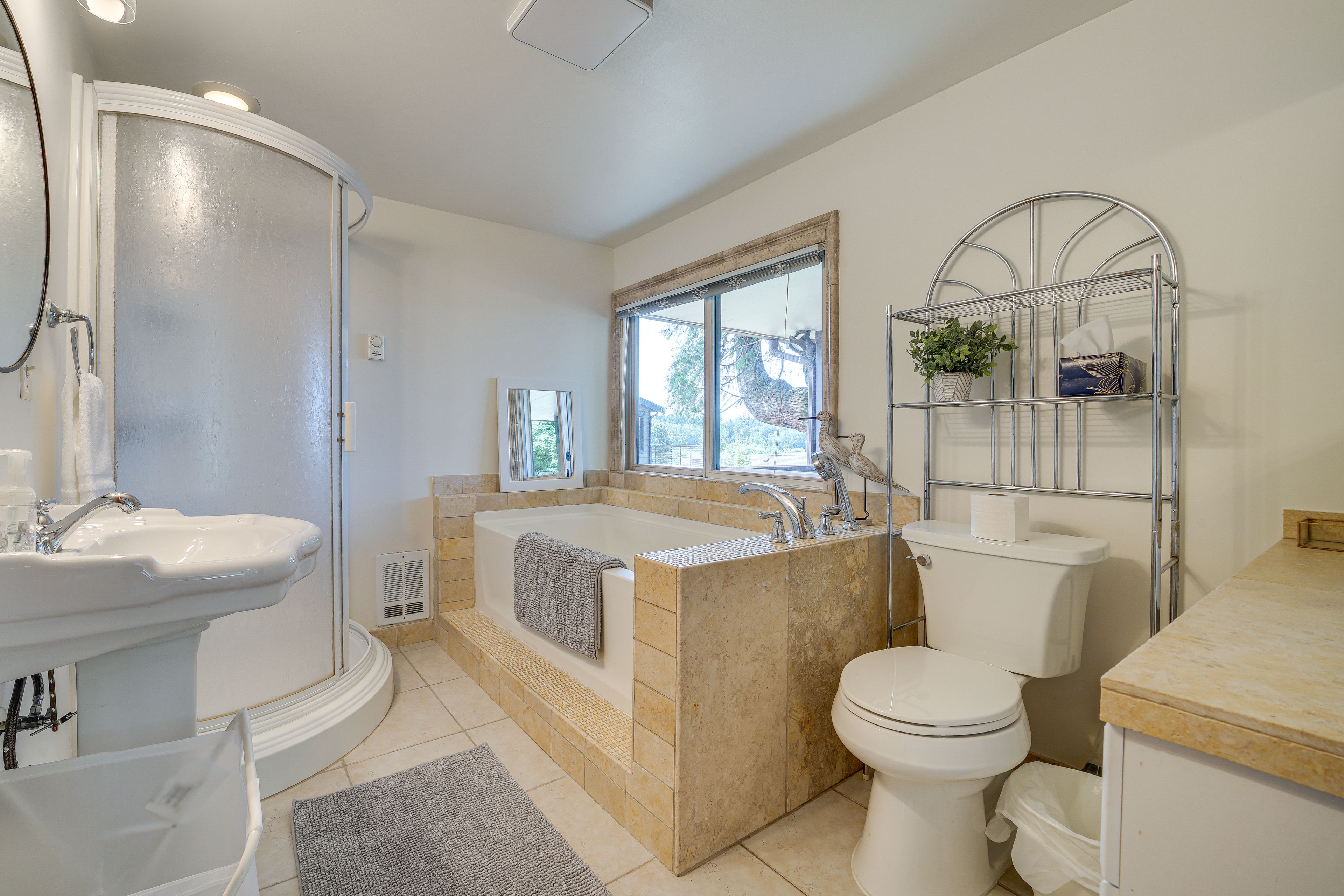 Full Bathroom | Linens & Towels