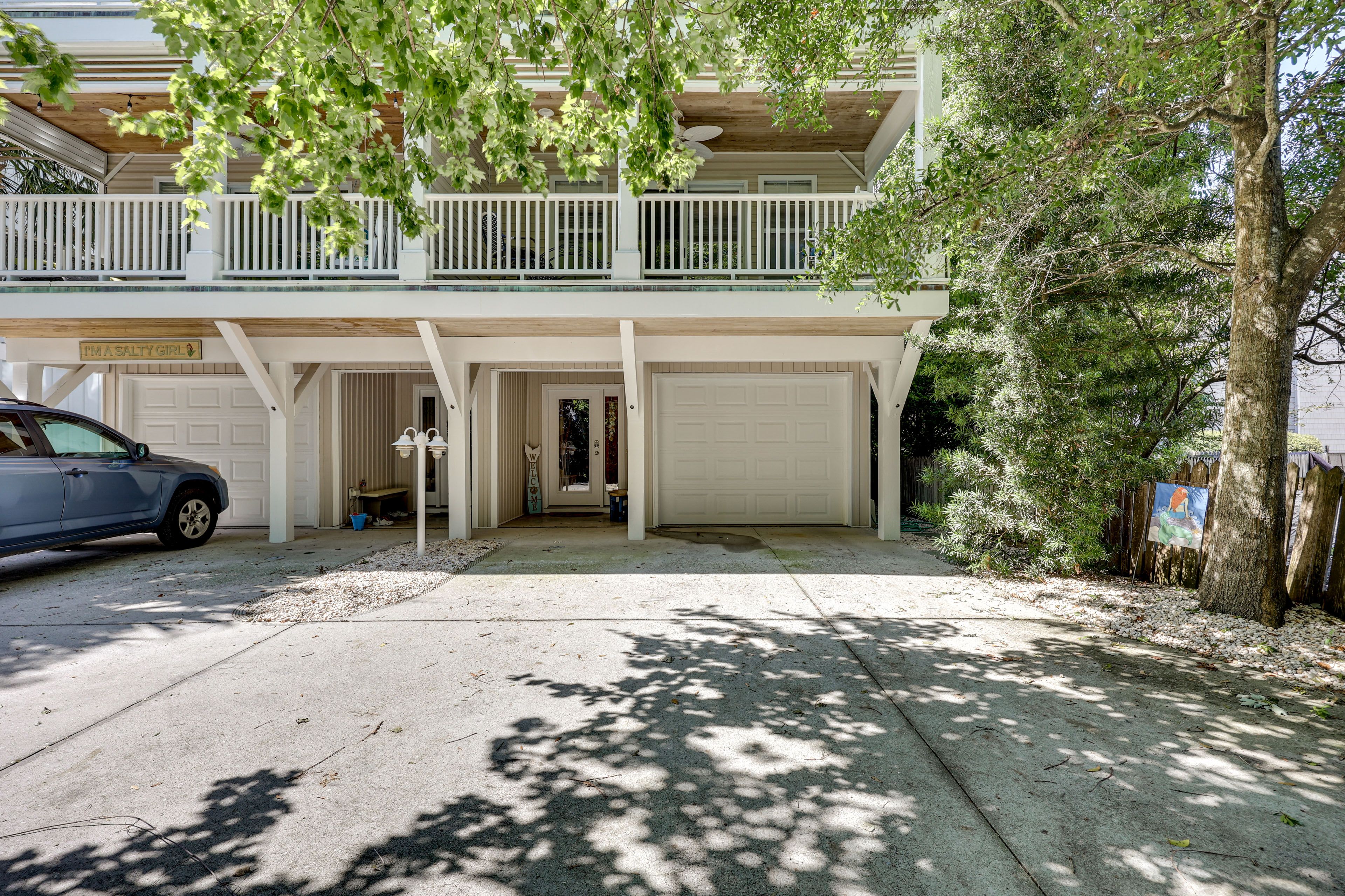 Exterior | Driveway (2-3 Vehicles)