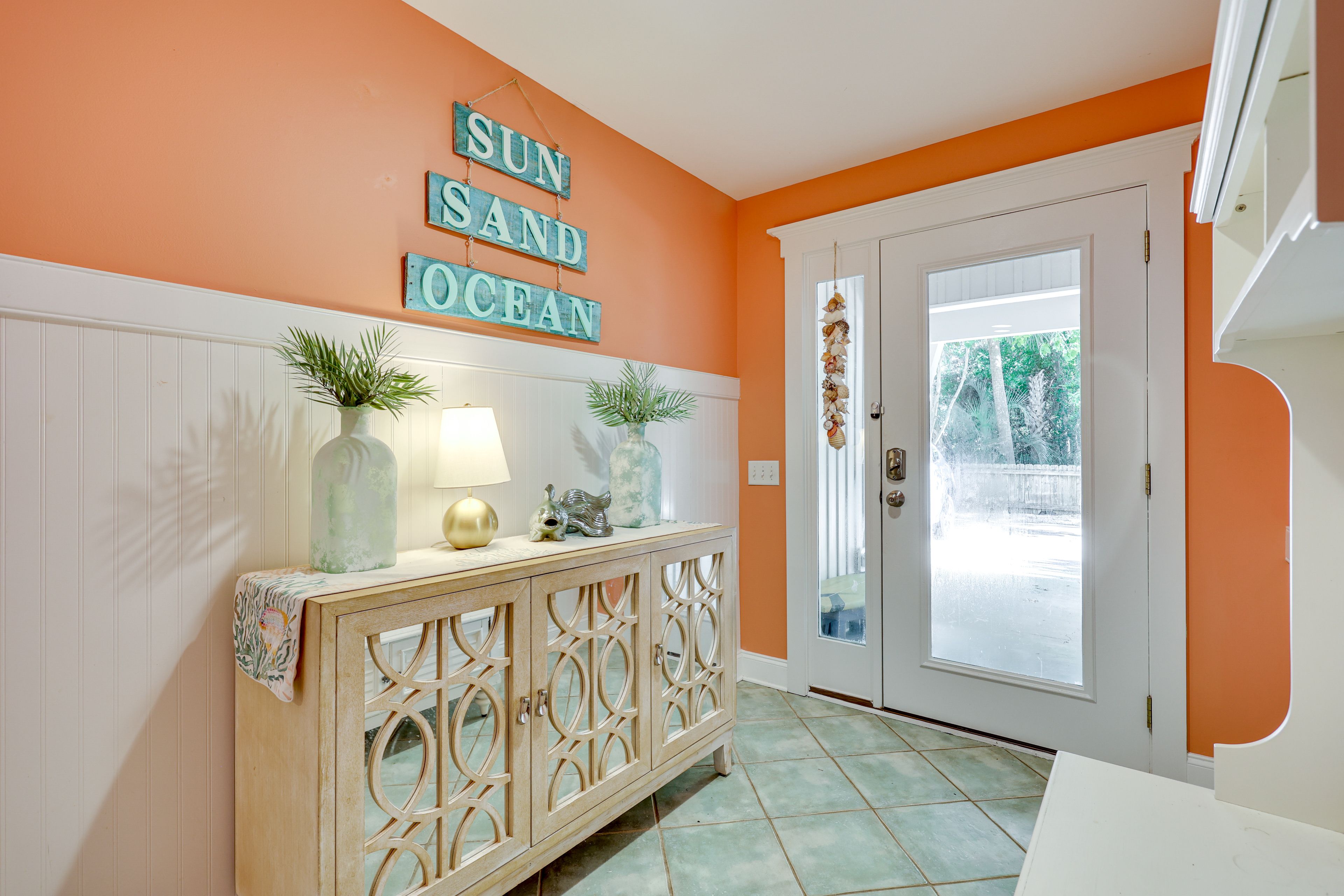 Entryway | Floor 1