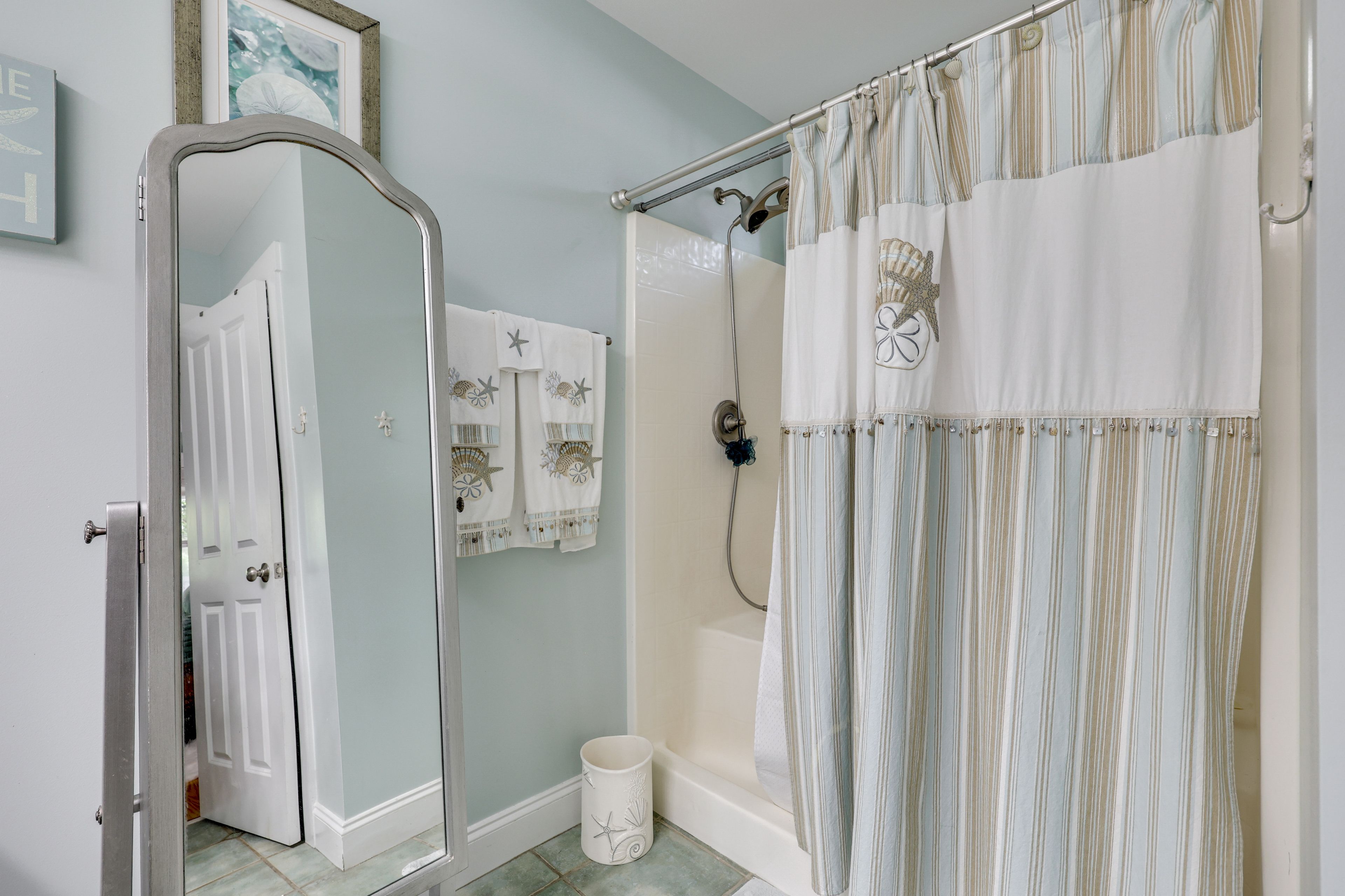 Bathroom | Towels Provided | Floor 2