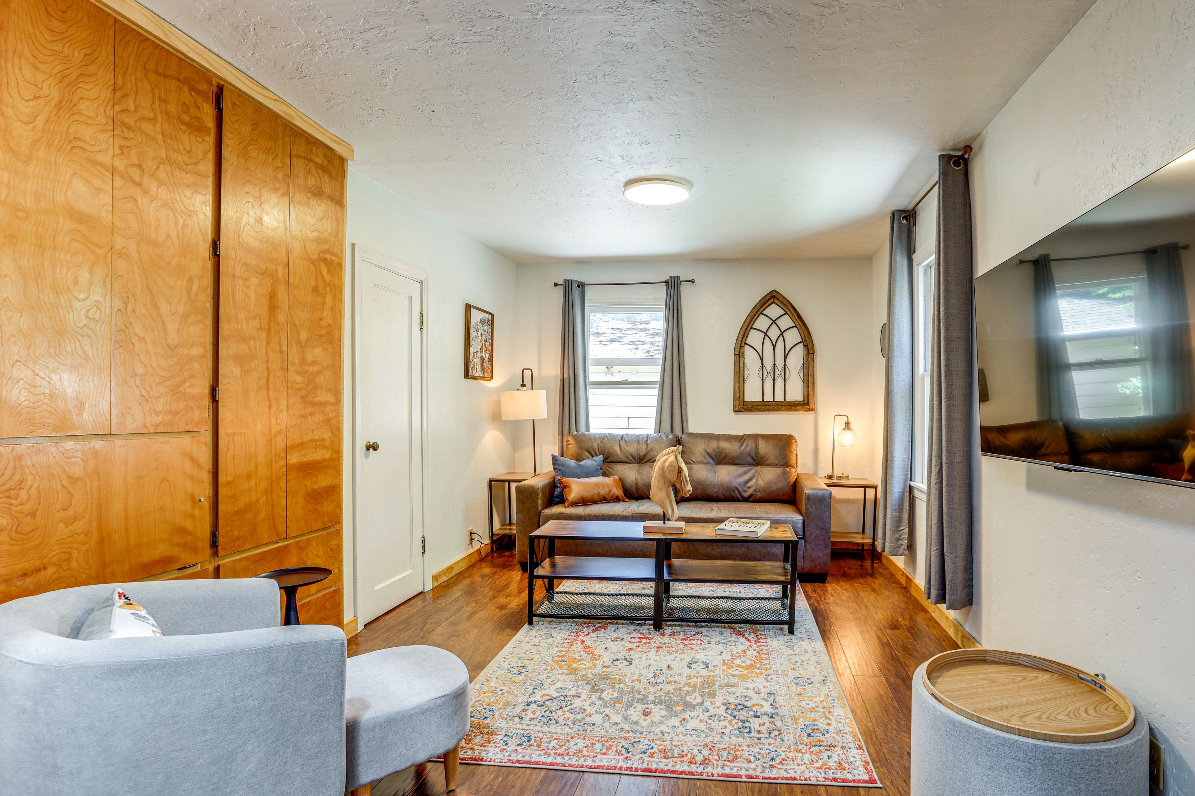 Living Room | Queen Sleeper Sofa